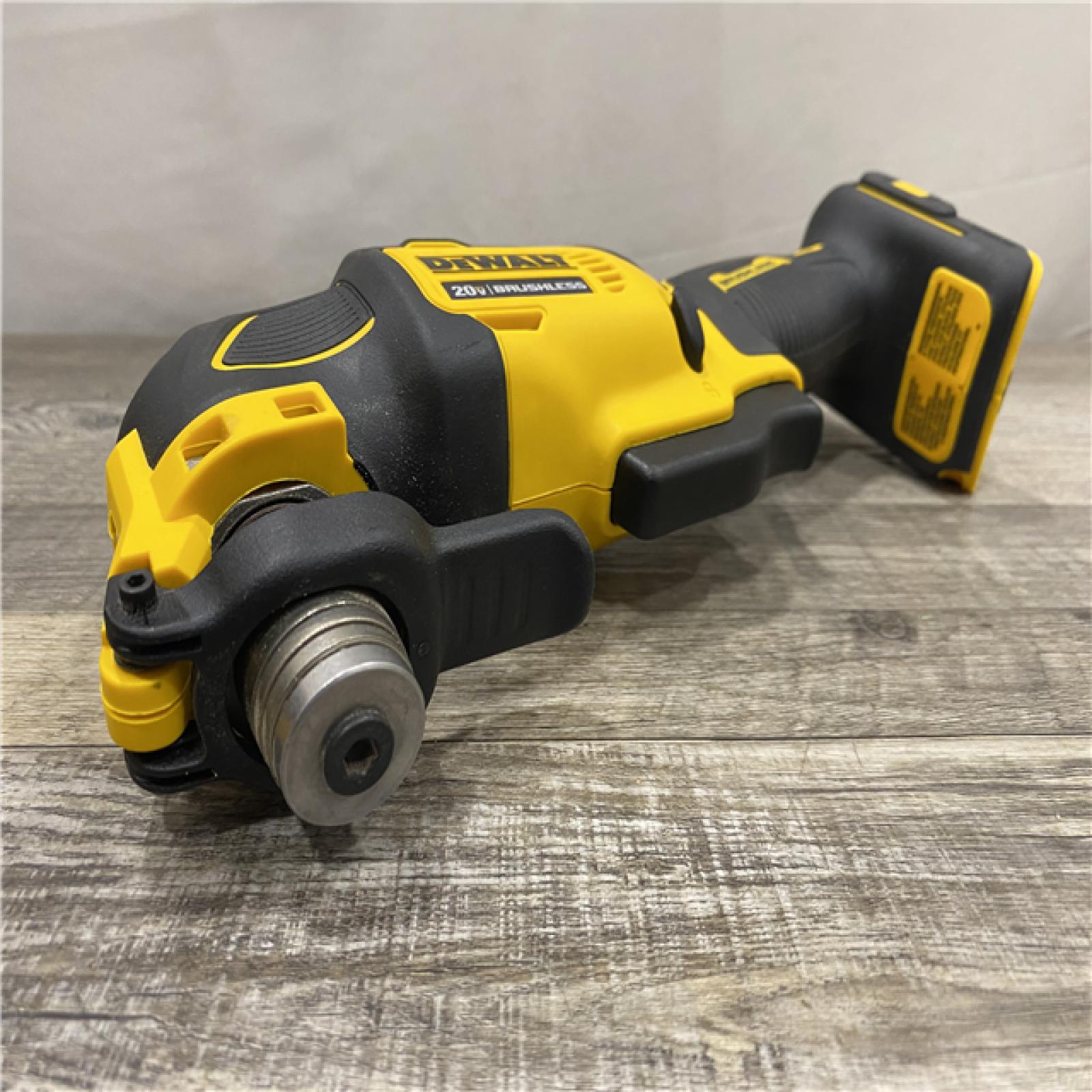 AS-IS DEWALT 20-Volt MAX Lithium-Ion Cordless Brushless Oscillating Tool Kit