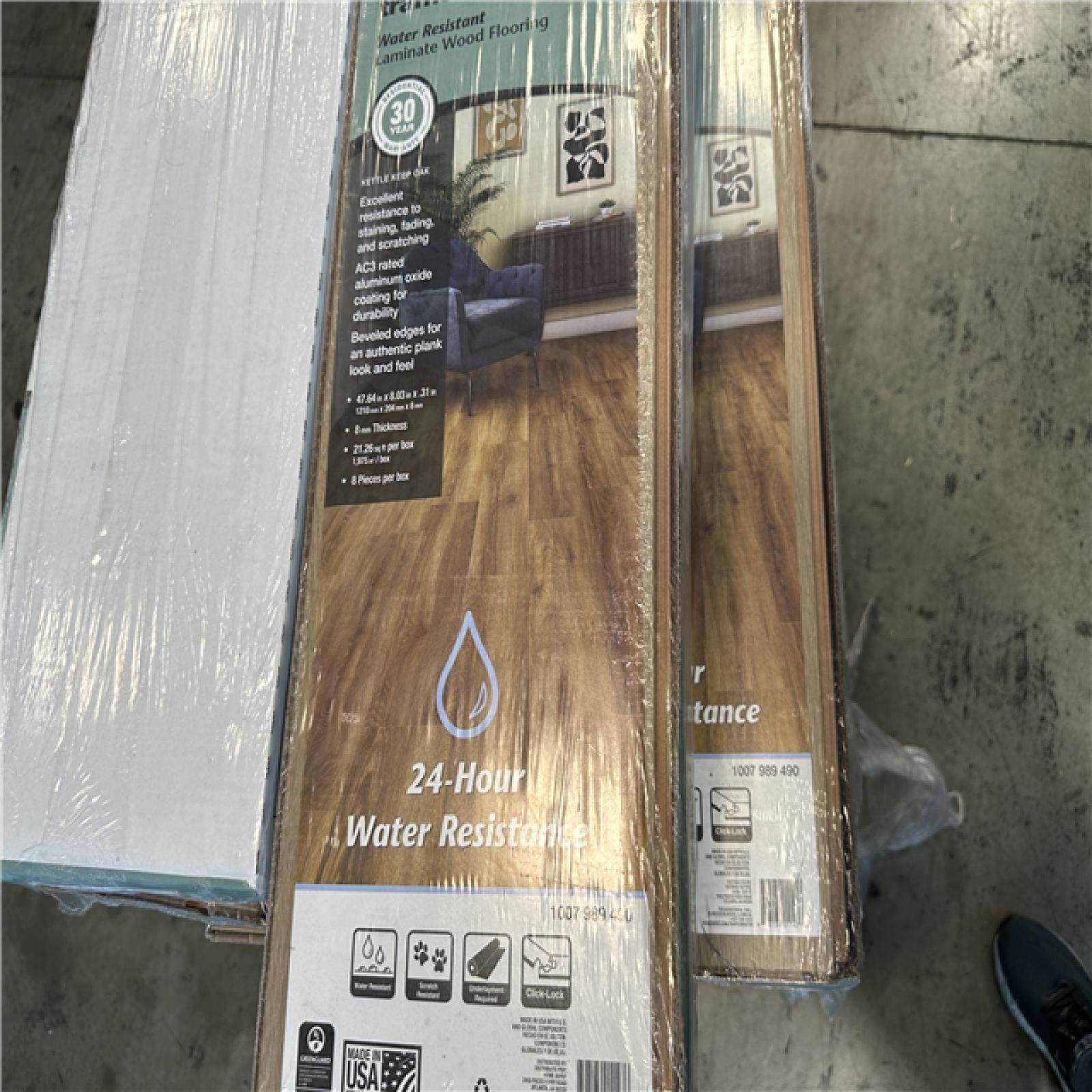 California AS-IS TrafficMaster Laminate Wood Flooring, Kettle Keep Oak (40 Pieces)