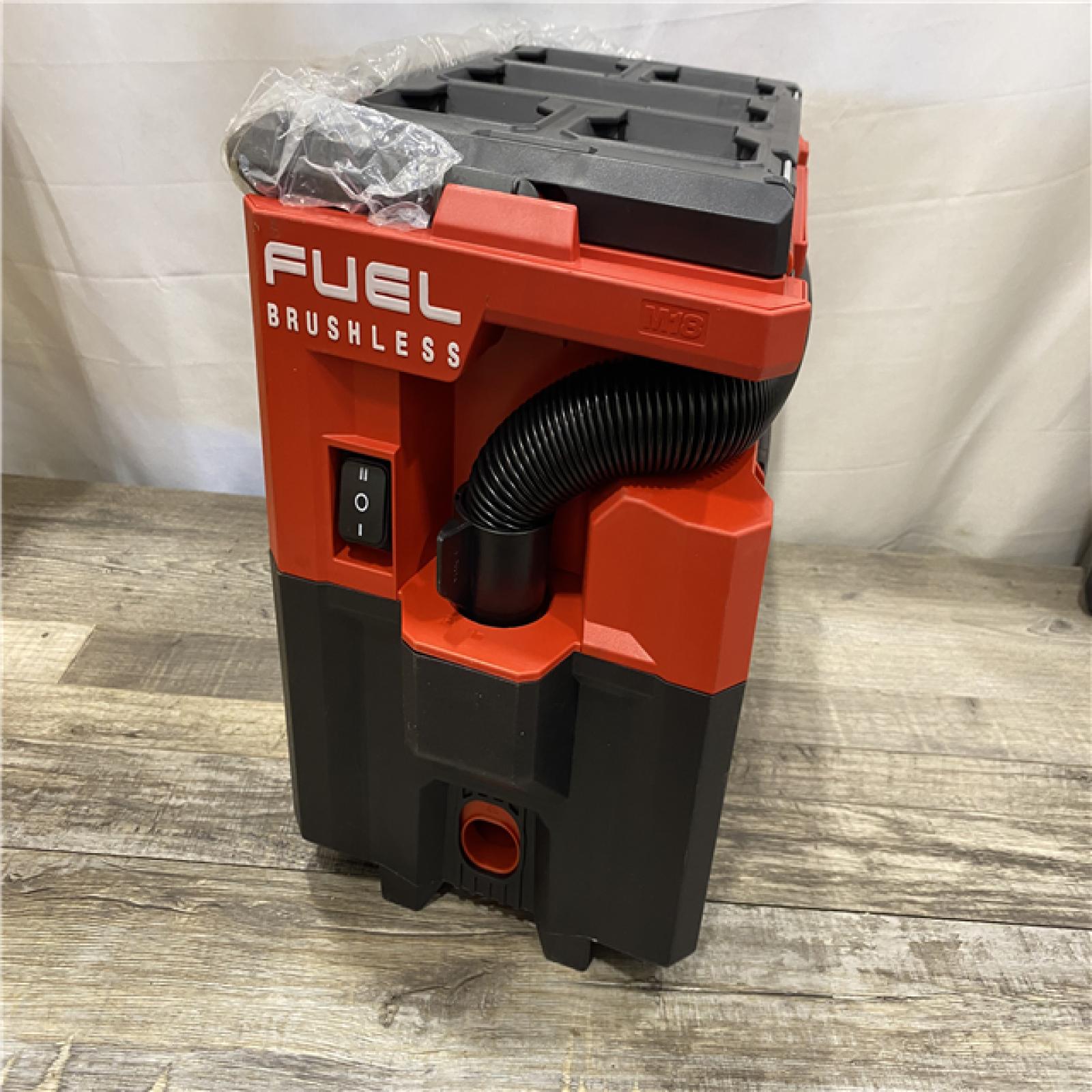 LIKE NEW -  Milwaukee FUEL PACKOUT 18-Volt Lithium-Ion Cordless 2.5 Gal. Wet/Dry Vacuum (Vacuum-Only)