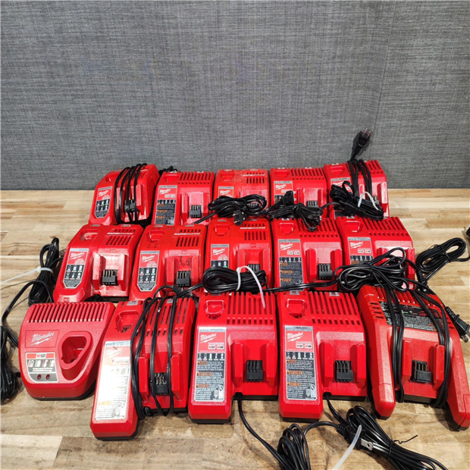 HOUSTON LOCATION - AS-IS MILWAUKEE BATTERY CHARGER PACK QTY - 15