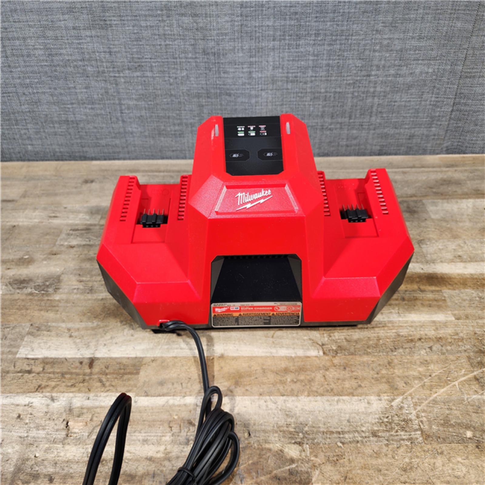 HOUSTON LOCATION - AS-IS Milwaukee 18V Dual Bay Simultaneous Super Charger (TOOL ONLY)