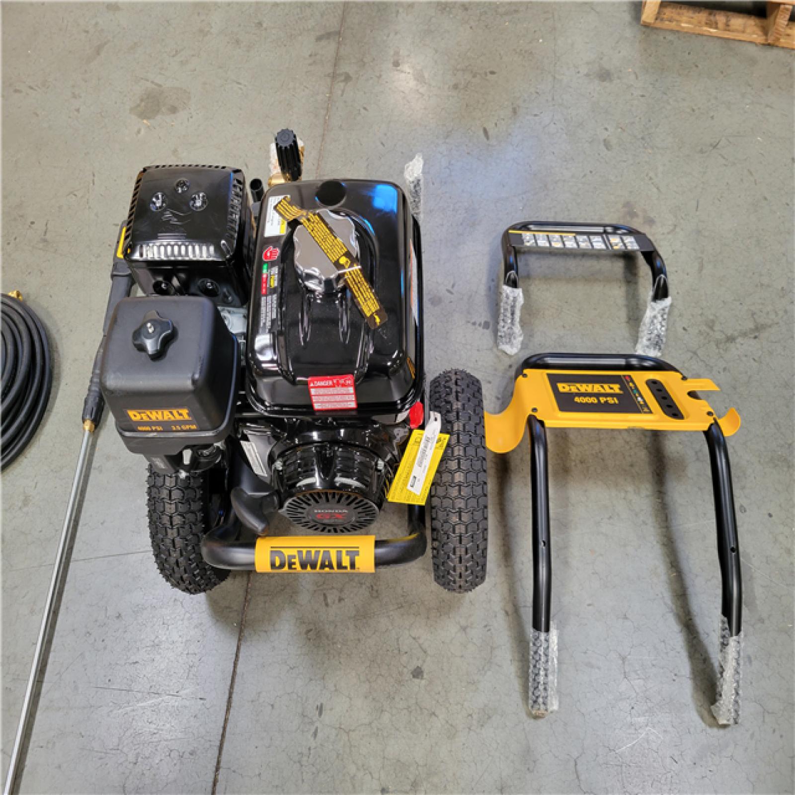 CALIFORNIA NEW DEWALT 4000 PSI 3.5 GPM GAS PRESSURE WASHER WITH HONDA GX270 ENGINE (NO HARDWARE)