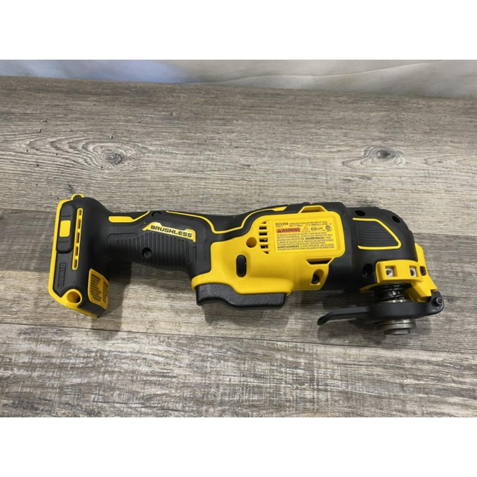 AS-IS DEWALT ATOMIC 20V MAX Cordless Brushless Oscillating Multi Tool Kit