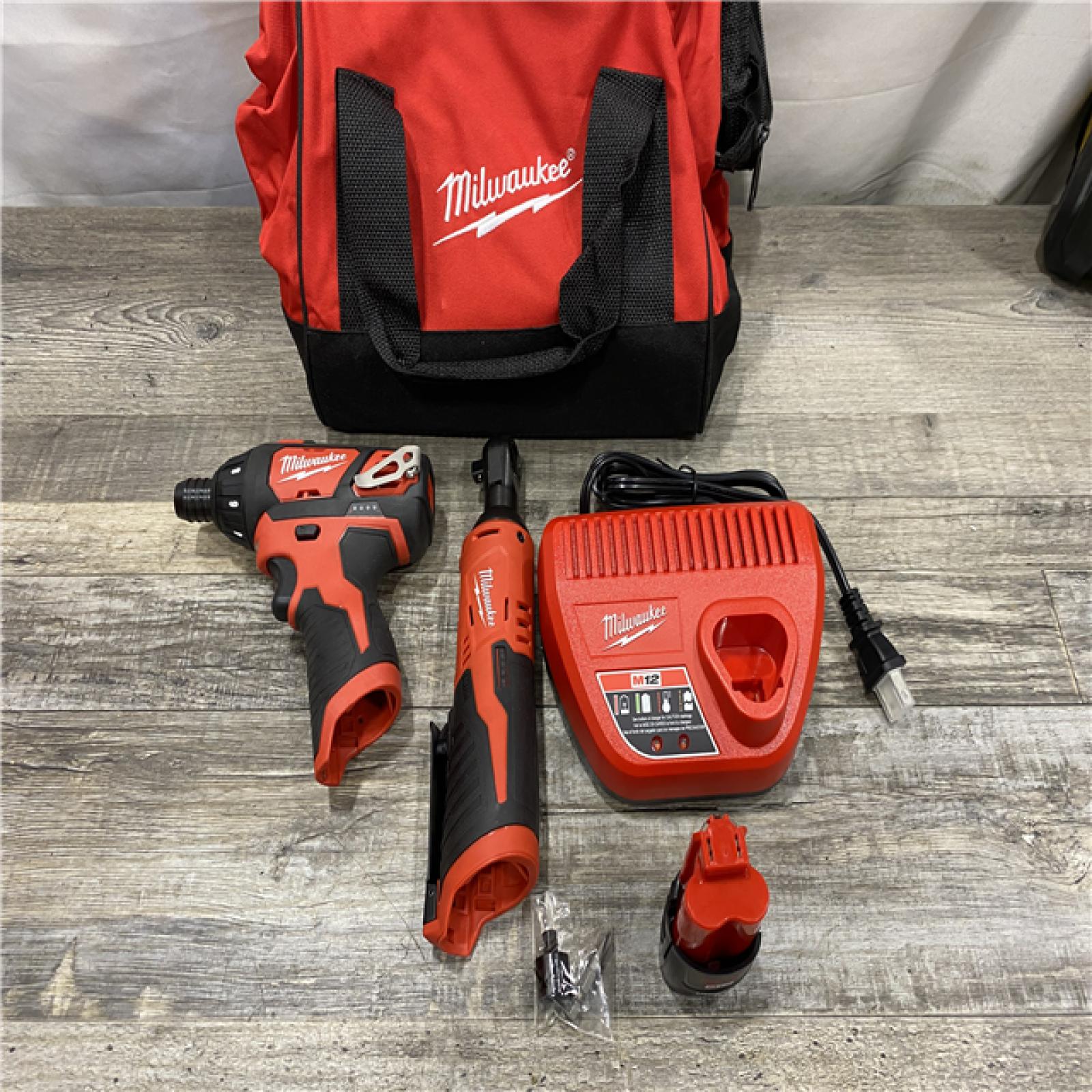 AS-IS Milwaukee 12V Lithium-Ion Cordless 3/8 in. Ratchet and Screwdriver Combo Kit