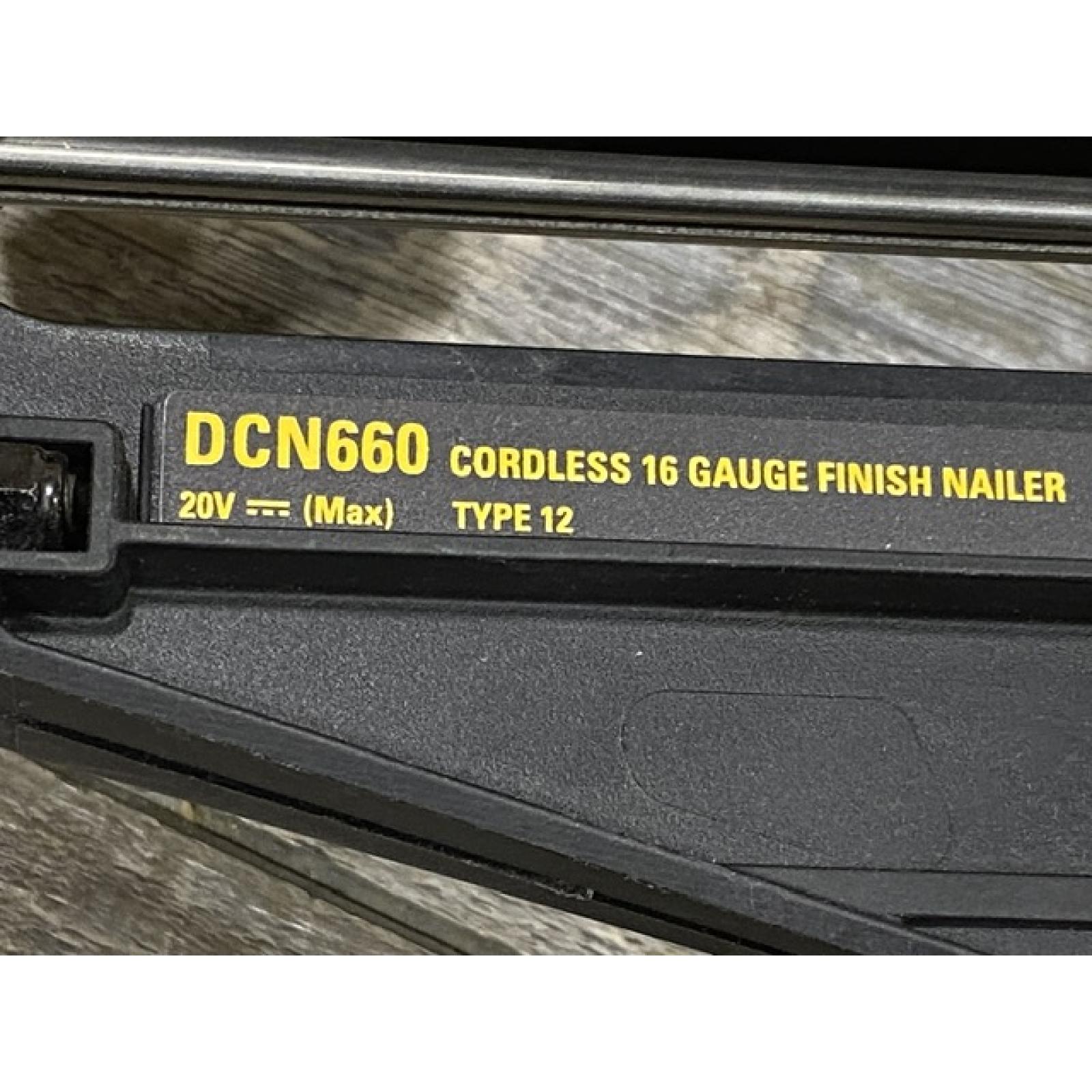 AS-IS DEWALT 20V MAX XR 16-Gauge Electric Cordless Angled Finishing Nailer Kit