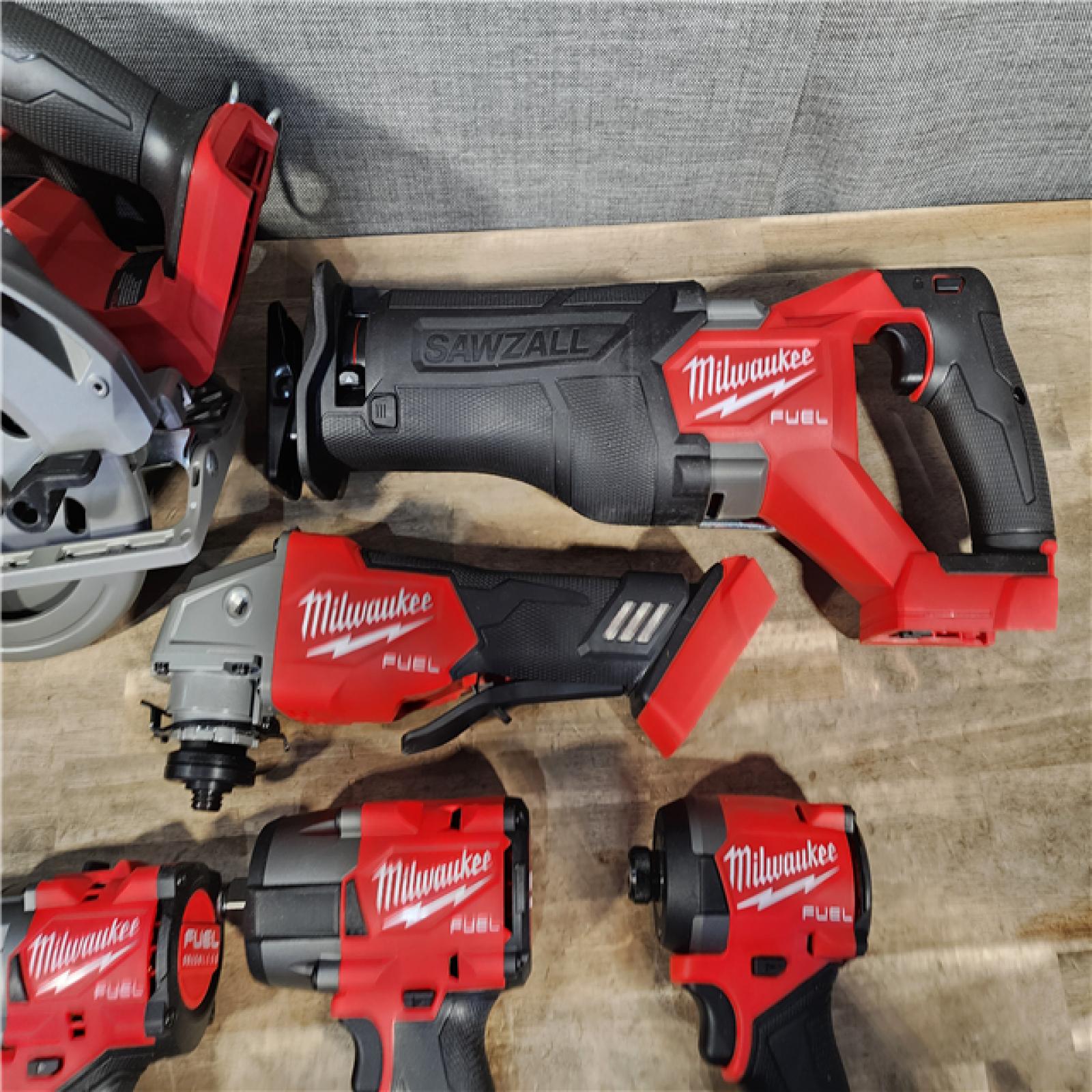 HOUSTON LOCATION - AS-IS (APPEARS LIKE NEW) Milwaukee M18 FUEL 18V Lithium-Ion Brushless Cordless Combo Kit with Two 5.0 Ah Batteries  1 Charger  2 Tool Bags (7-Tool)