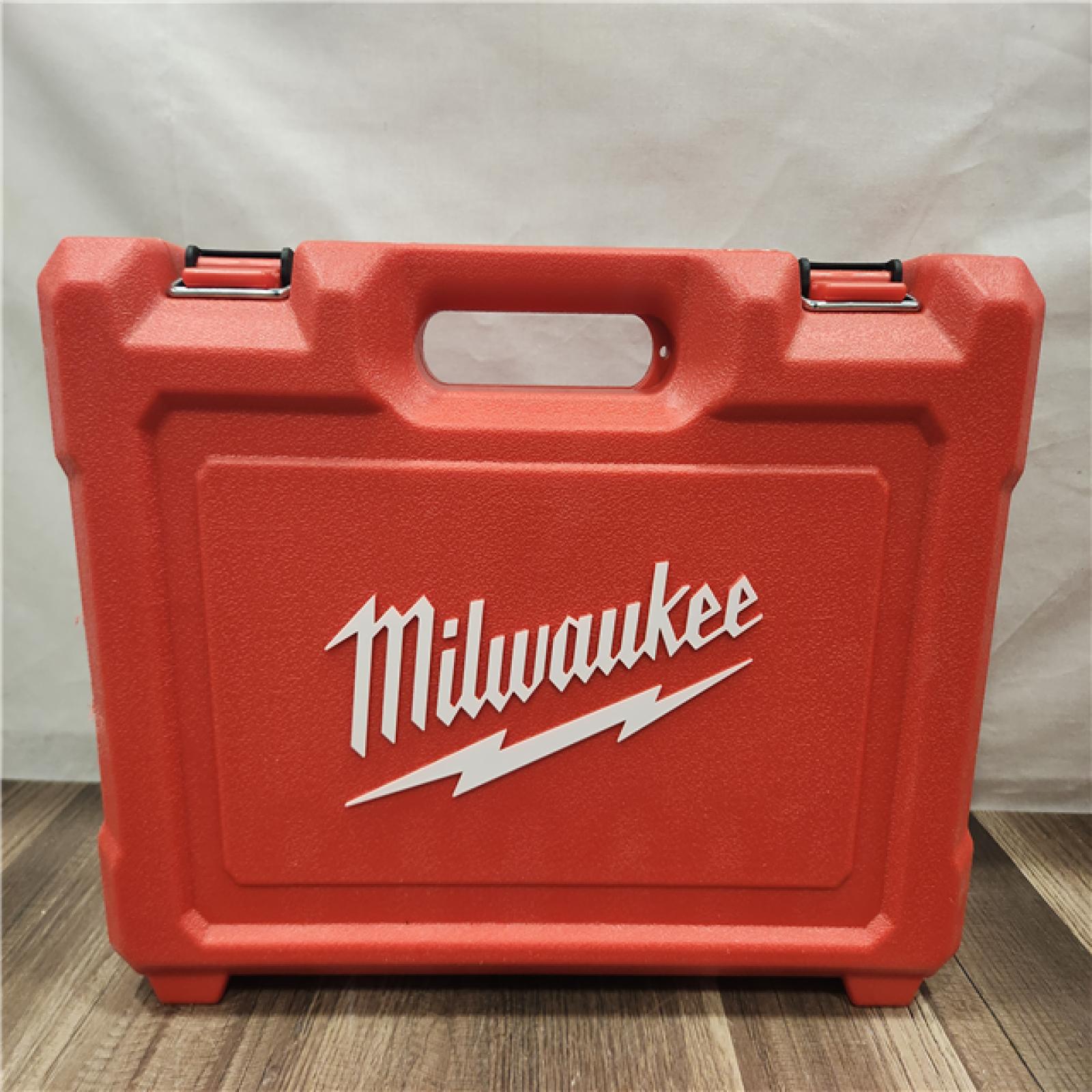 AS-IS- Milwaukee 1/2 in Drive IMPACT SOCKET SET  SAE  19 Pcs