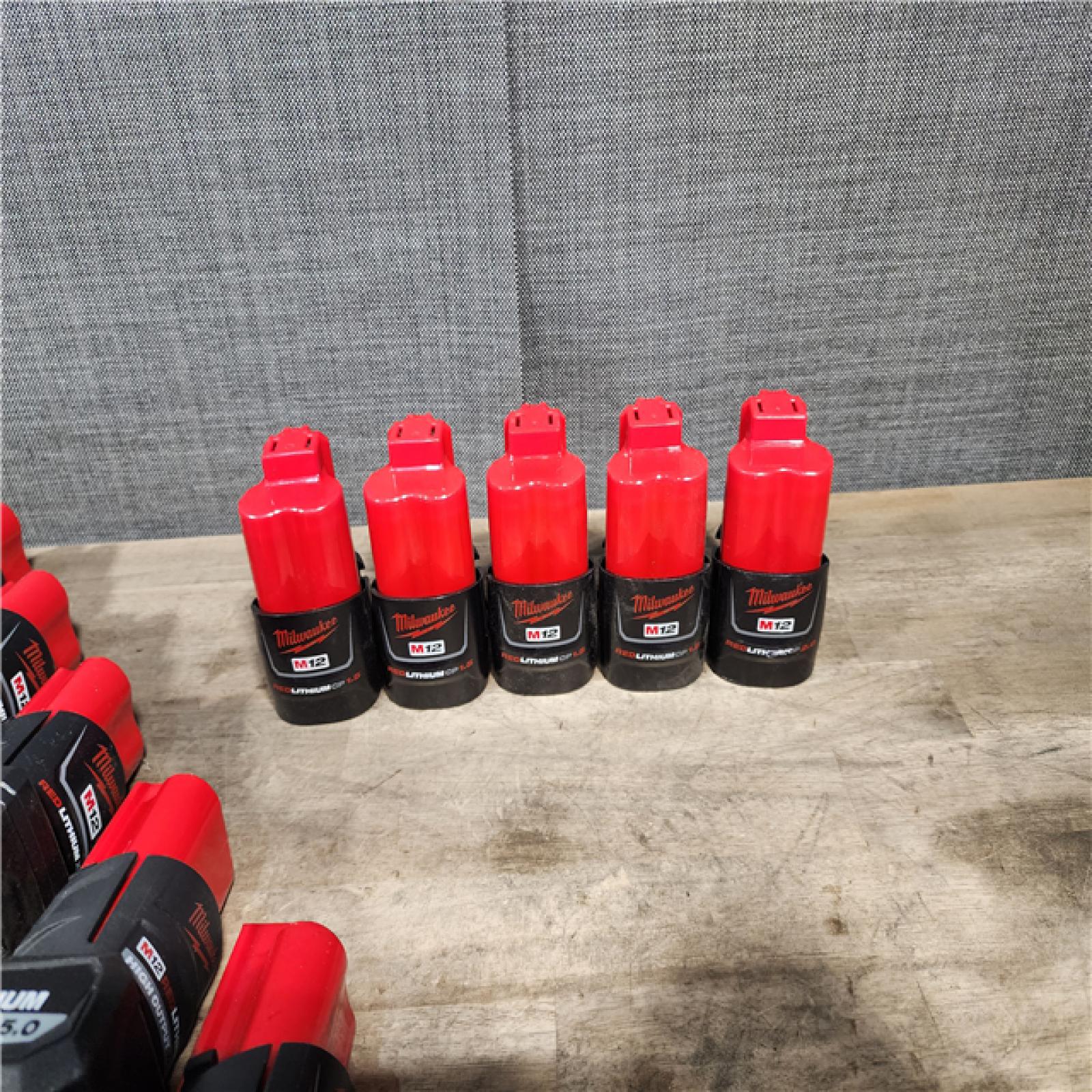 HOUSTON LOCATION - AS-IS MILWAUKEE BATTERY PACK QTY - 20