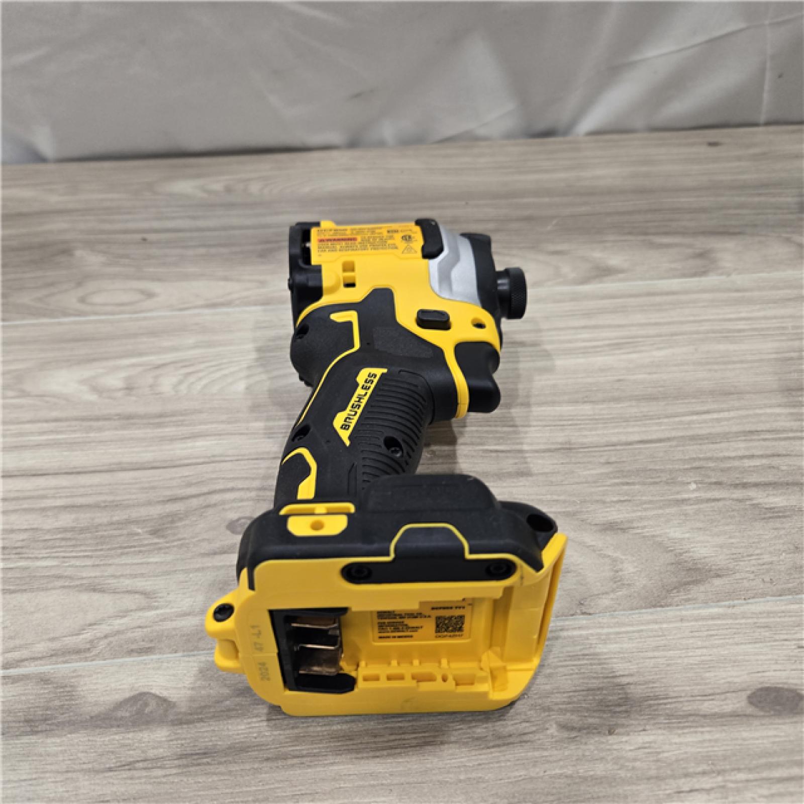 AS-IS DeWalt 20V MAX ATOMIC 1/4 in. Cordless 3-Speed Impact Driver Kit
