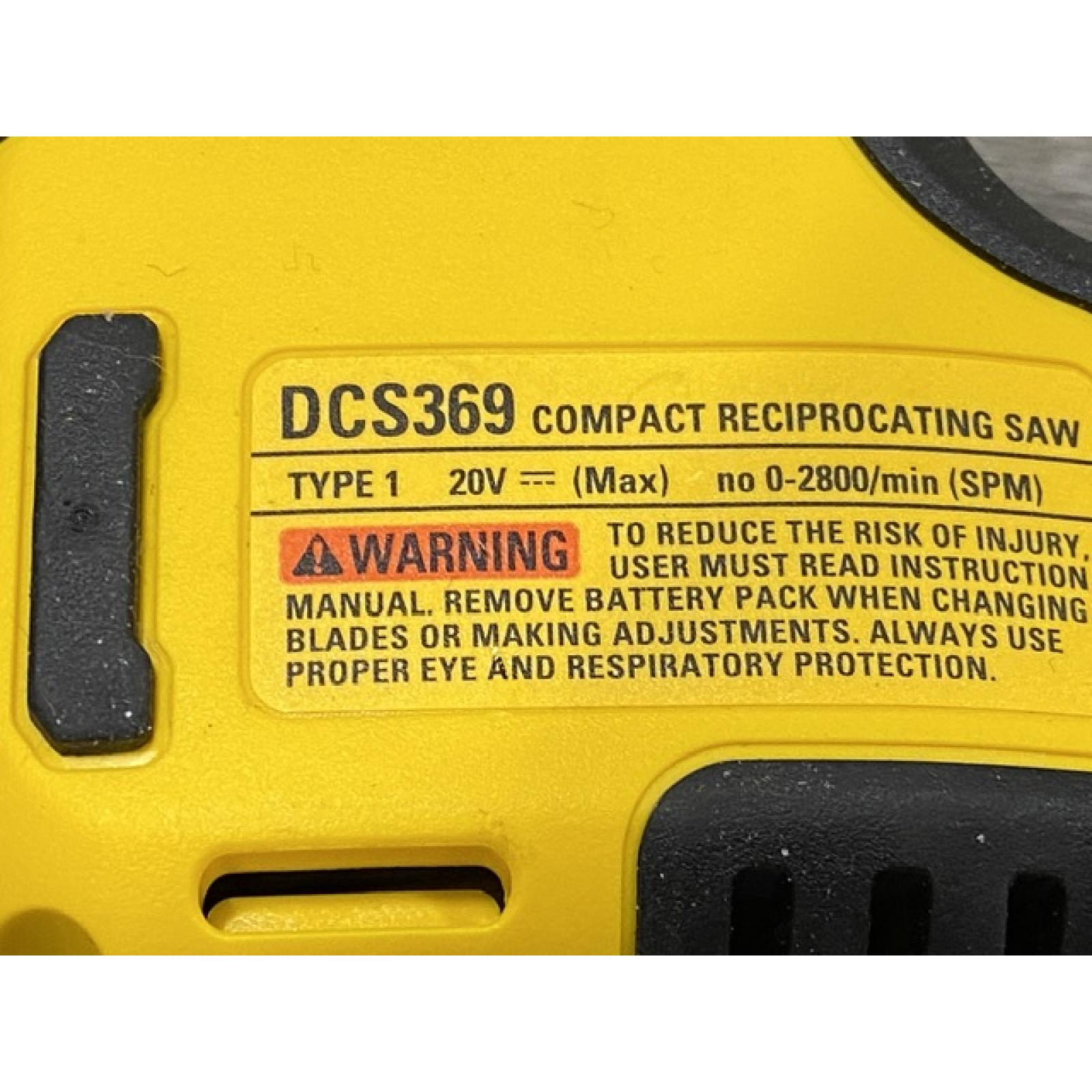 AS-IS DEWALT Atomic 20-Volt Maximum Cordless Brushless Compact Reciprocating Saw Kit