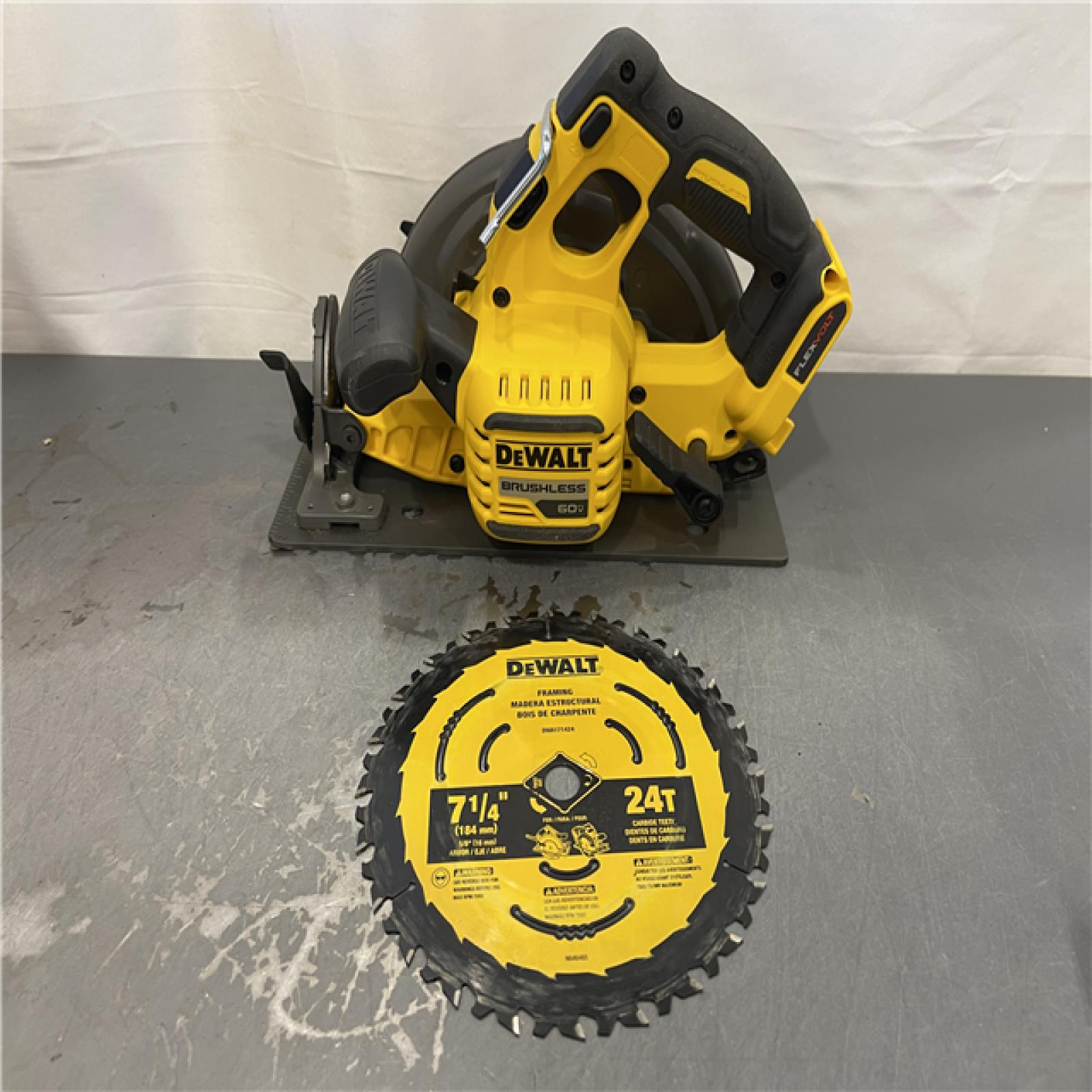 AS-IS - DeWALT FLEXVOLT 60V MAX Cordless Brushless 7-1/4 in. Circular Saw with Brake