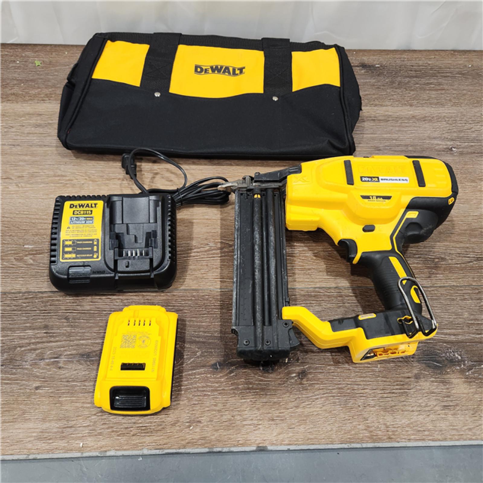 AS-IS DeWalt DCN680D1 20-Volt MAX XR Cordless Brad Nailer Kit  Brushless Motor  18 Gauge - Quantity 1