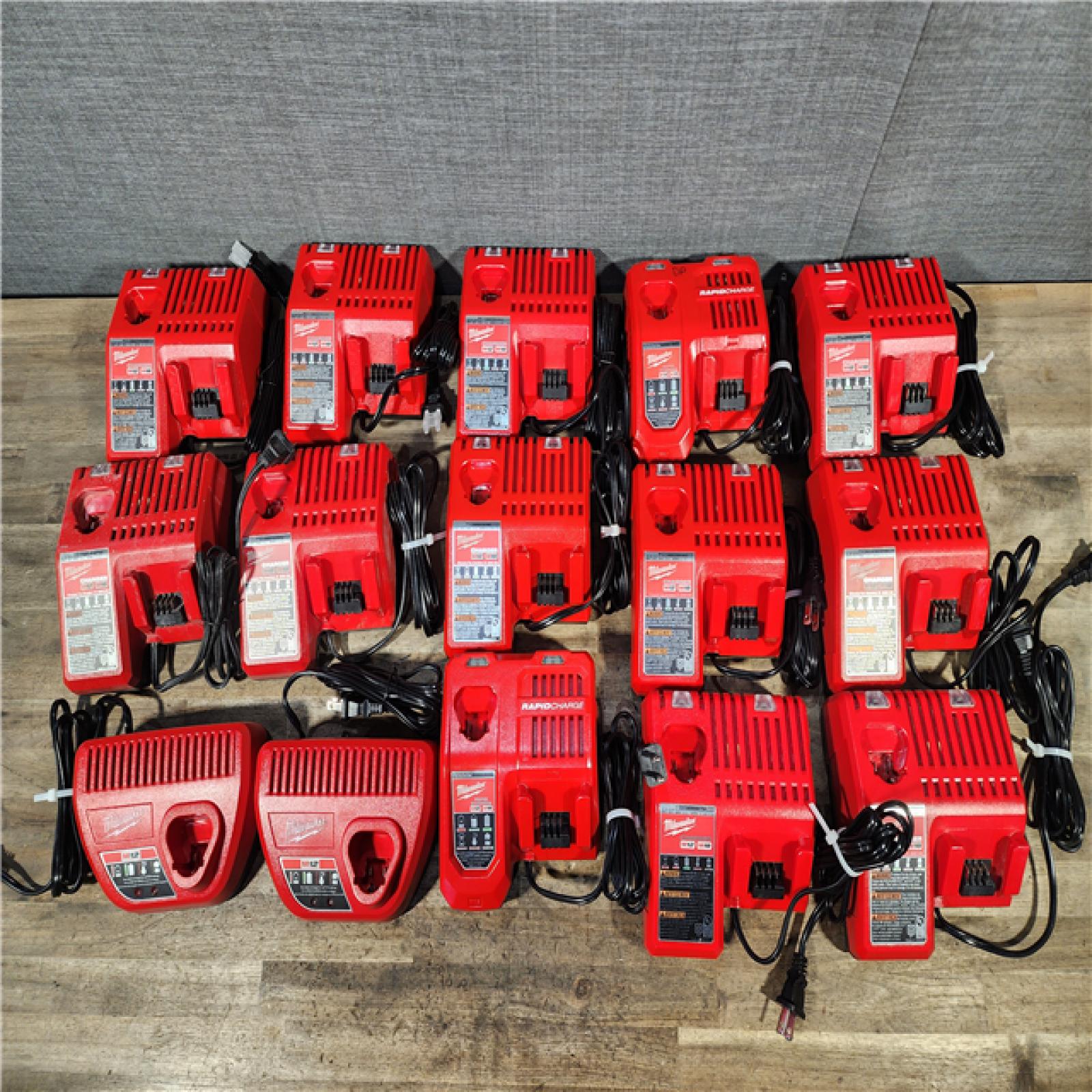 HOUSTON LOCATION - AS-IS MILWAUKEE BATTERY CHARGER PACK QTY - 15