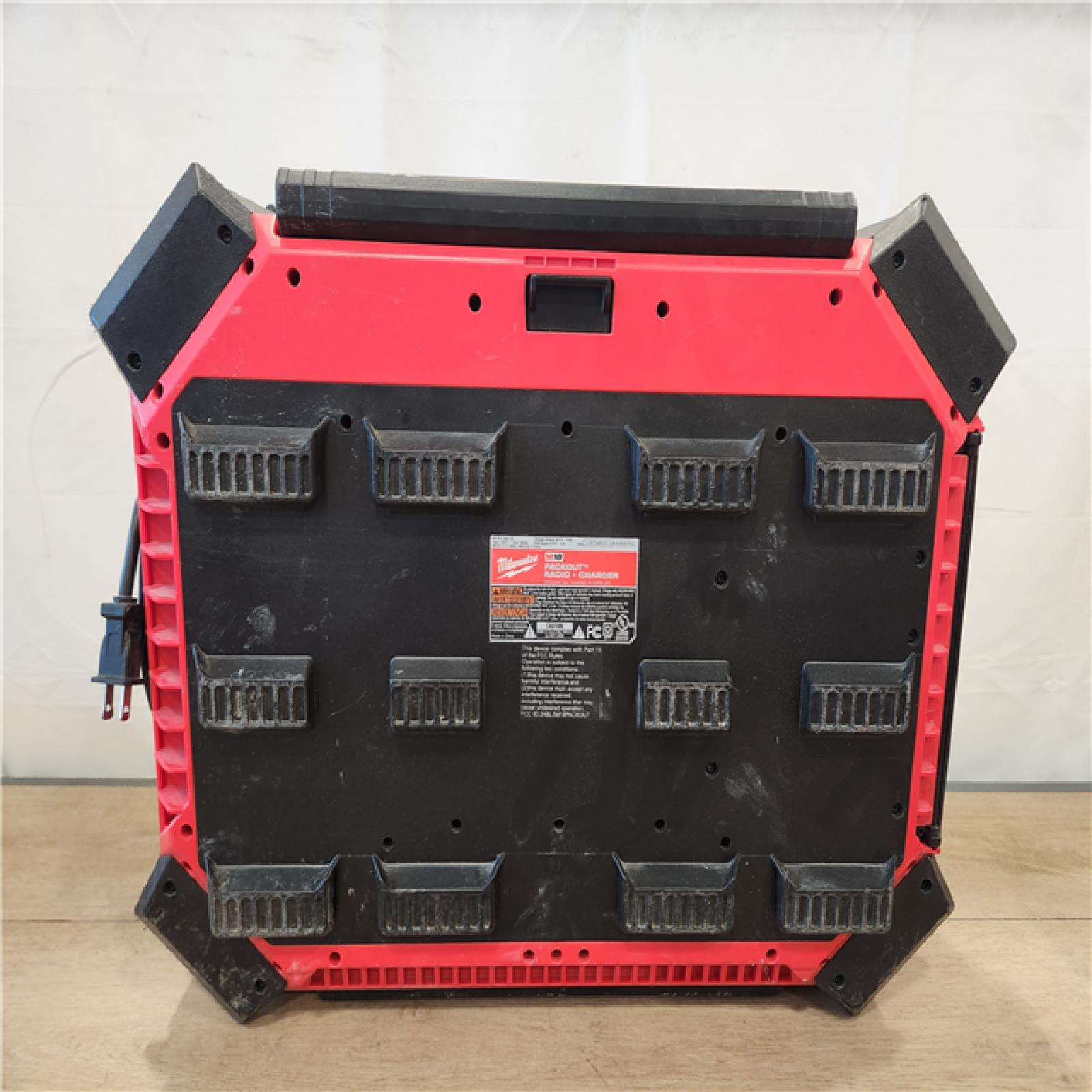 AS-IS- M18 Radio Packout De 18v (sÃ“lo Herramienta)