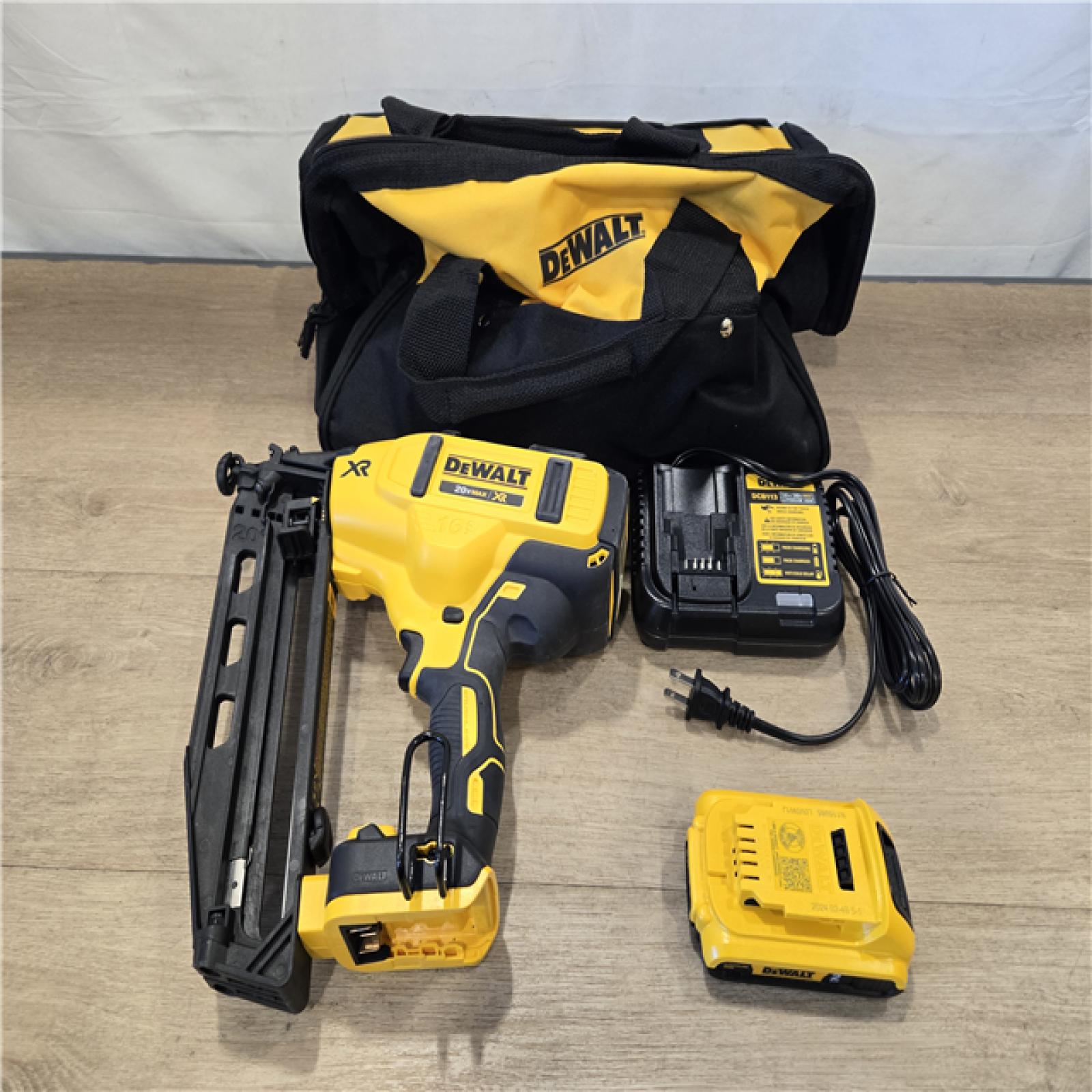 AS-IS DEWALT 20V MAX XR 16-Gauge Electric Cordless Angled Finishing Nailer Kit