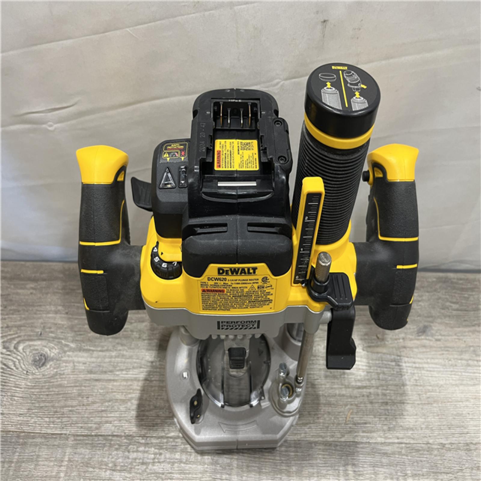 AS-IS DEWALT 20V MAX XR 2-1/4 Peak HP Brushless Cordless Plunge Router (Tool Only)