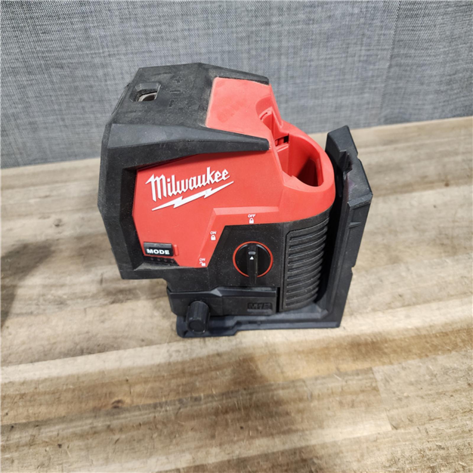 HOUSTON LOCATION - AS-IS Milwaukee Green 125 Ft. Cross Line and Plumb Points Laser Level Kit