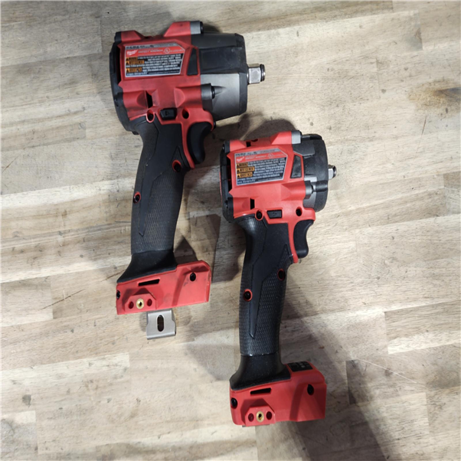 HOUSTON LOCATION - AS-IS MILWAUKEE 2 TOOL COMBO KIT W/ (2) BATTERY & CHARGER
