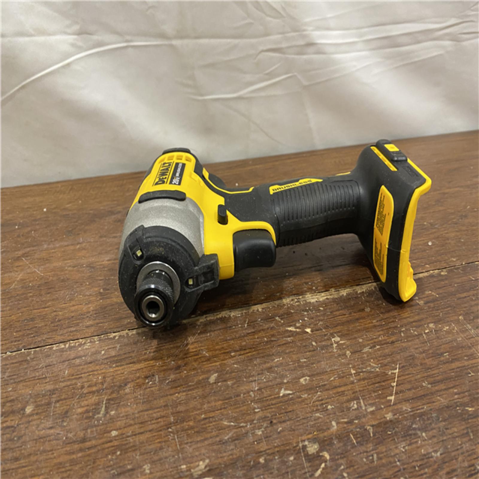 AS-IS DEWALT ATOMIC 20V MAX* Brushless Cordless Compact 1/4 in. Impact Driver Kit