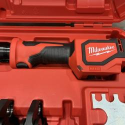 AS-IS Milwaukee 18V Lithium-Ion Cordless Short Throw PEX Press Tool Kit