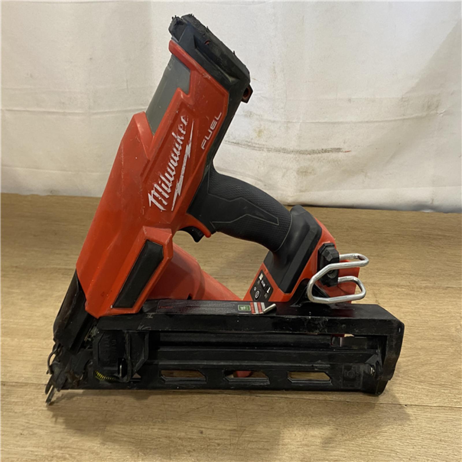 AS-IS Milwaukee FUEL 18-Volt Lithium-Ion Brushless Cordless Gen II 15-Gauge Angled Finish Nailer (Tool-Only)