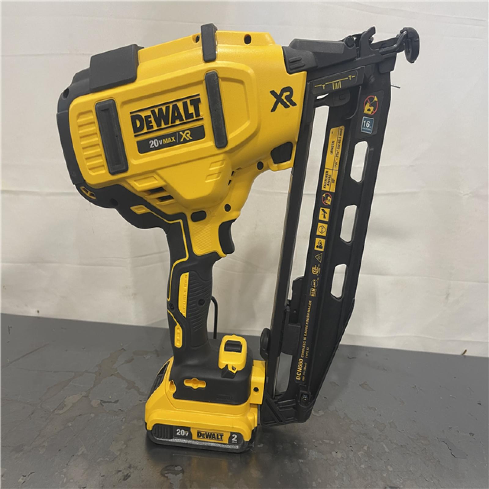AS-IS- DeWalt 20V 16 Gauge Cordless Angled Finish Nailer Kit W/ 2Ah Battery