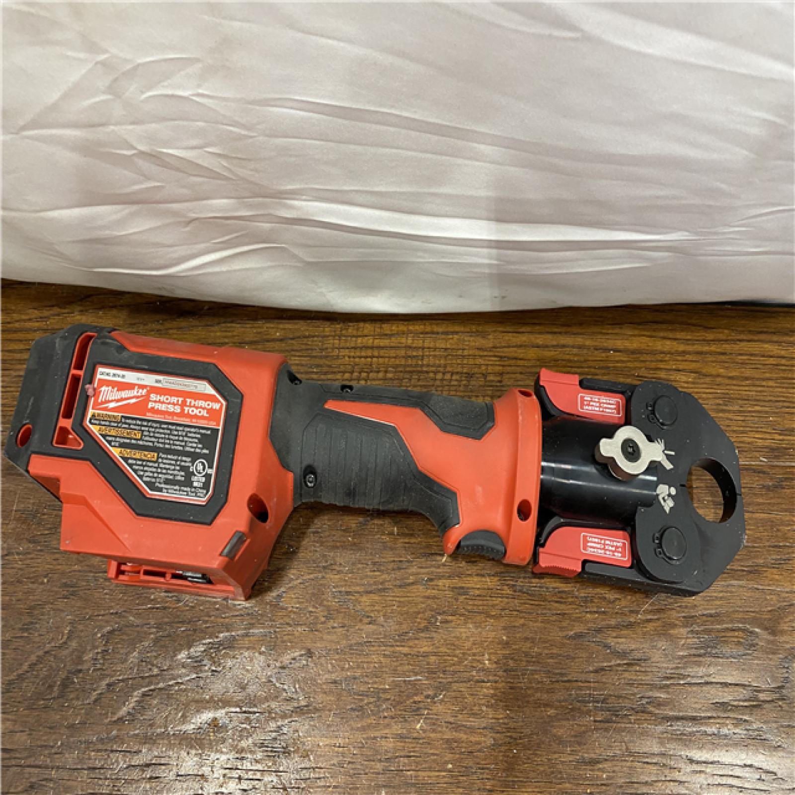 AS-IS M18 18V Lithium-Ion Cordless Short Throw Press Tool Kit with 3 PEX Crimp Jaws (2) 2.0 Ah Batteries and Charger
