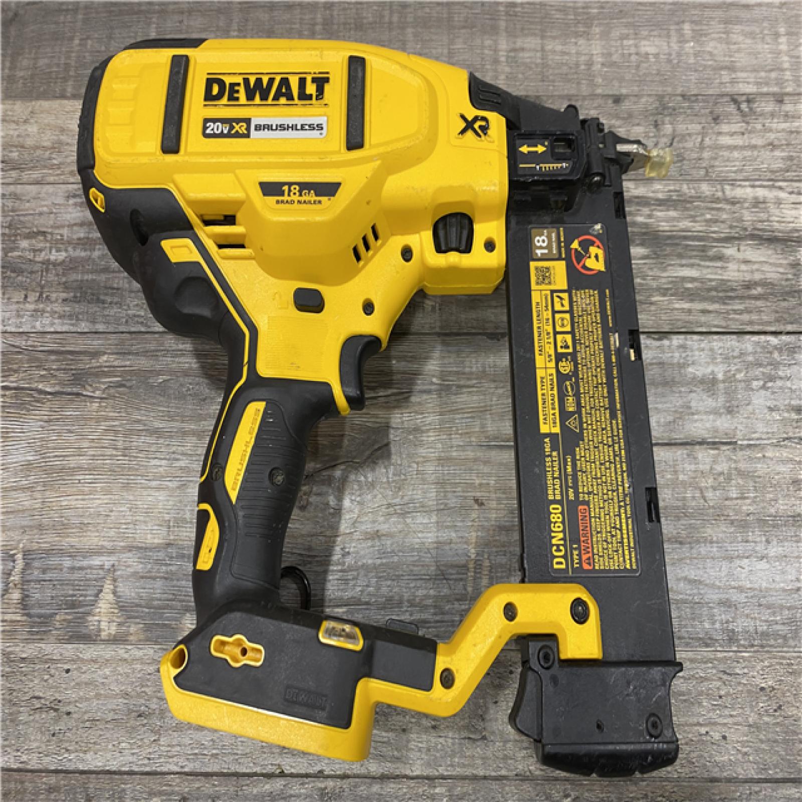AS-IS DEWALT 20V MAX XR 18 Gauge Brad Nailer Kit