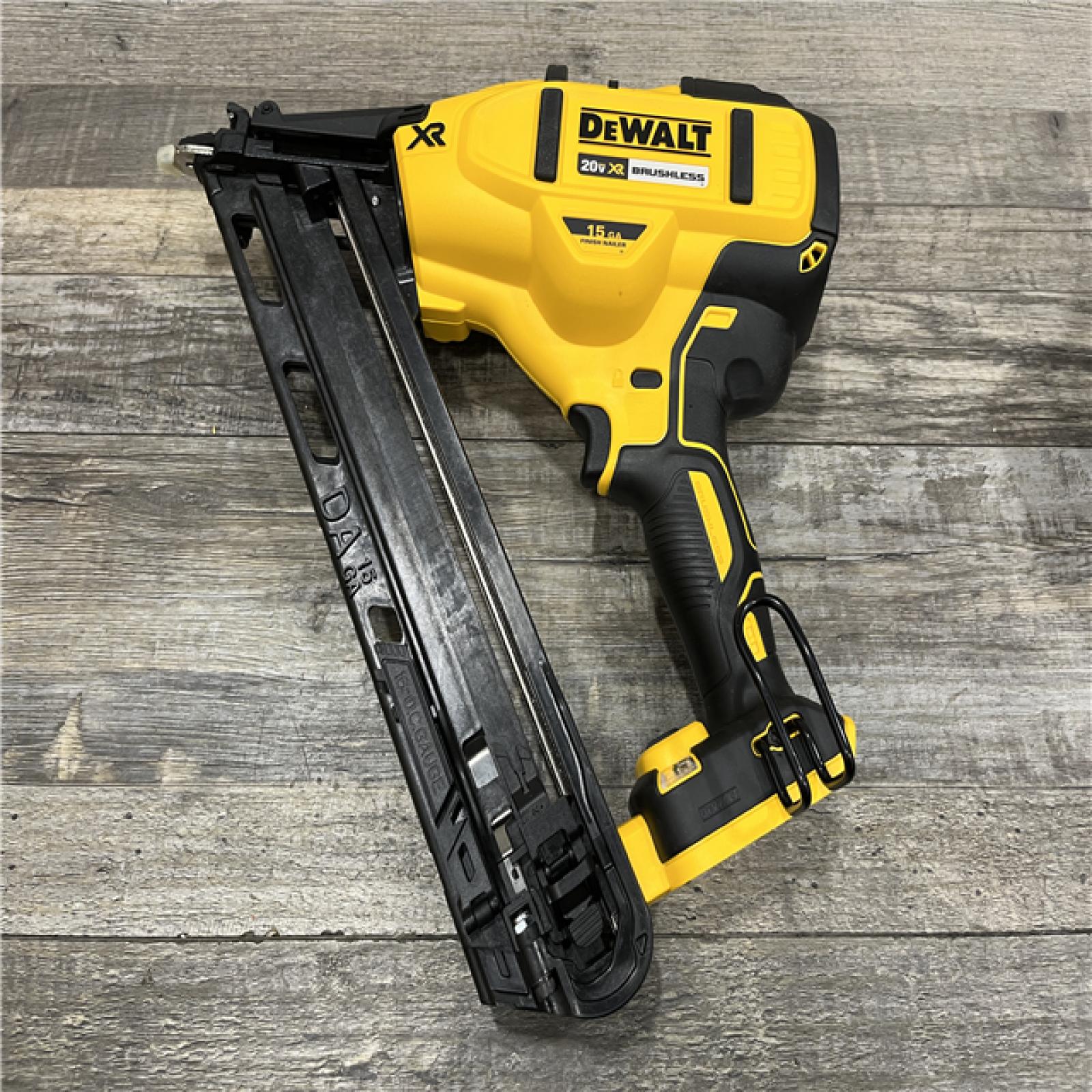 AS-IS DEWALT 20V MAX XR Lithium-Ion Cordless 2-1/2 in. 15-Gauge Finish Nailer Kit