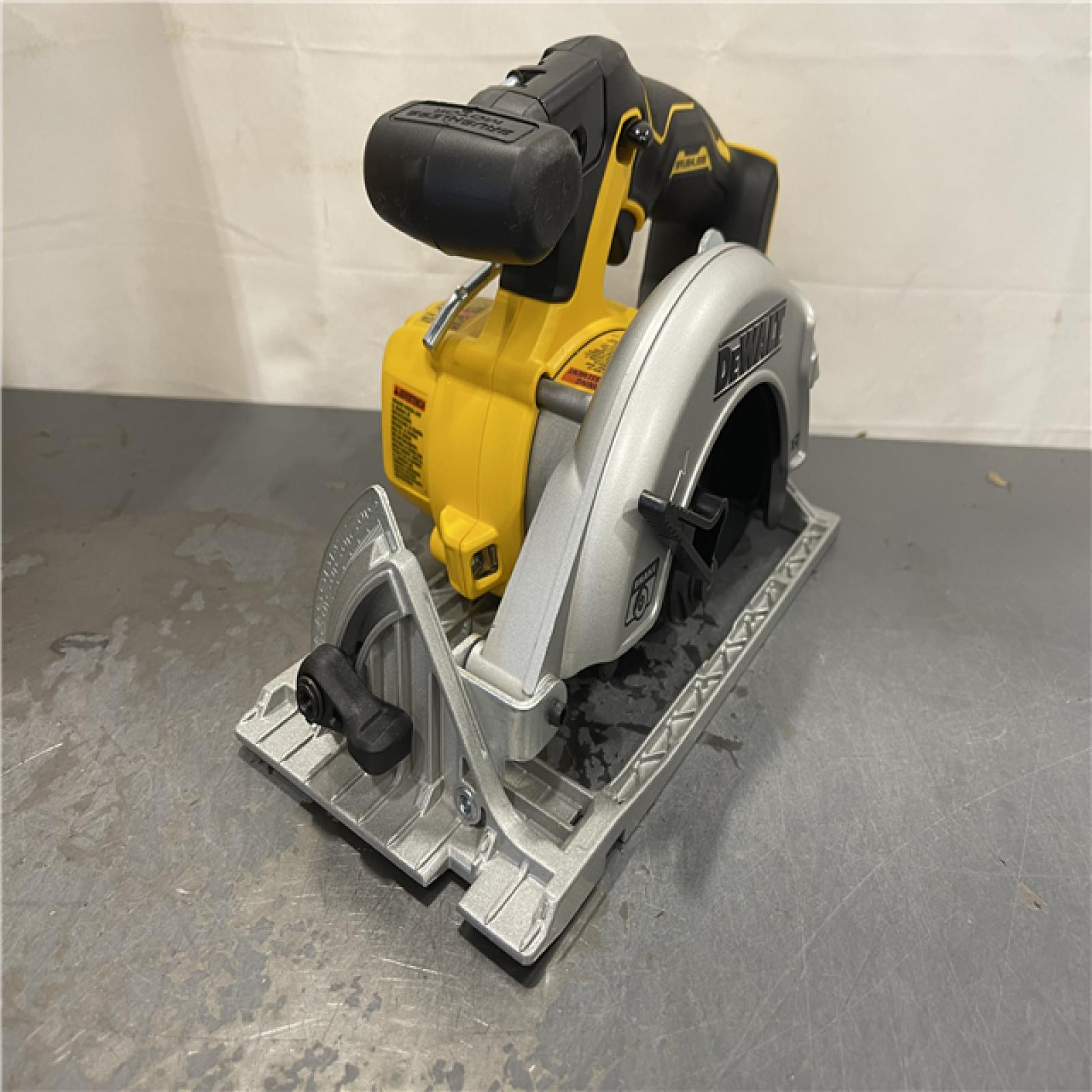 AS-IS - DeWALT 20V MAX Cordless Brushless 6-1/2 in. Sidewinder Style Circular Saw