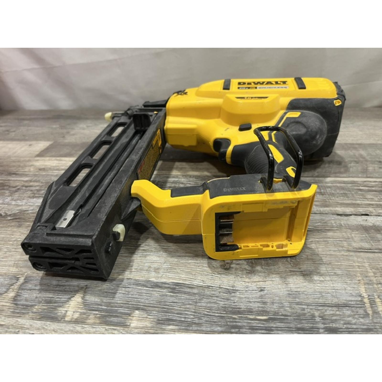 AS-IS DEWALT 20V MAX XR 16-Gauge Lithium-Ion Cordless Finish Nailer (Tool Only)