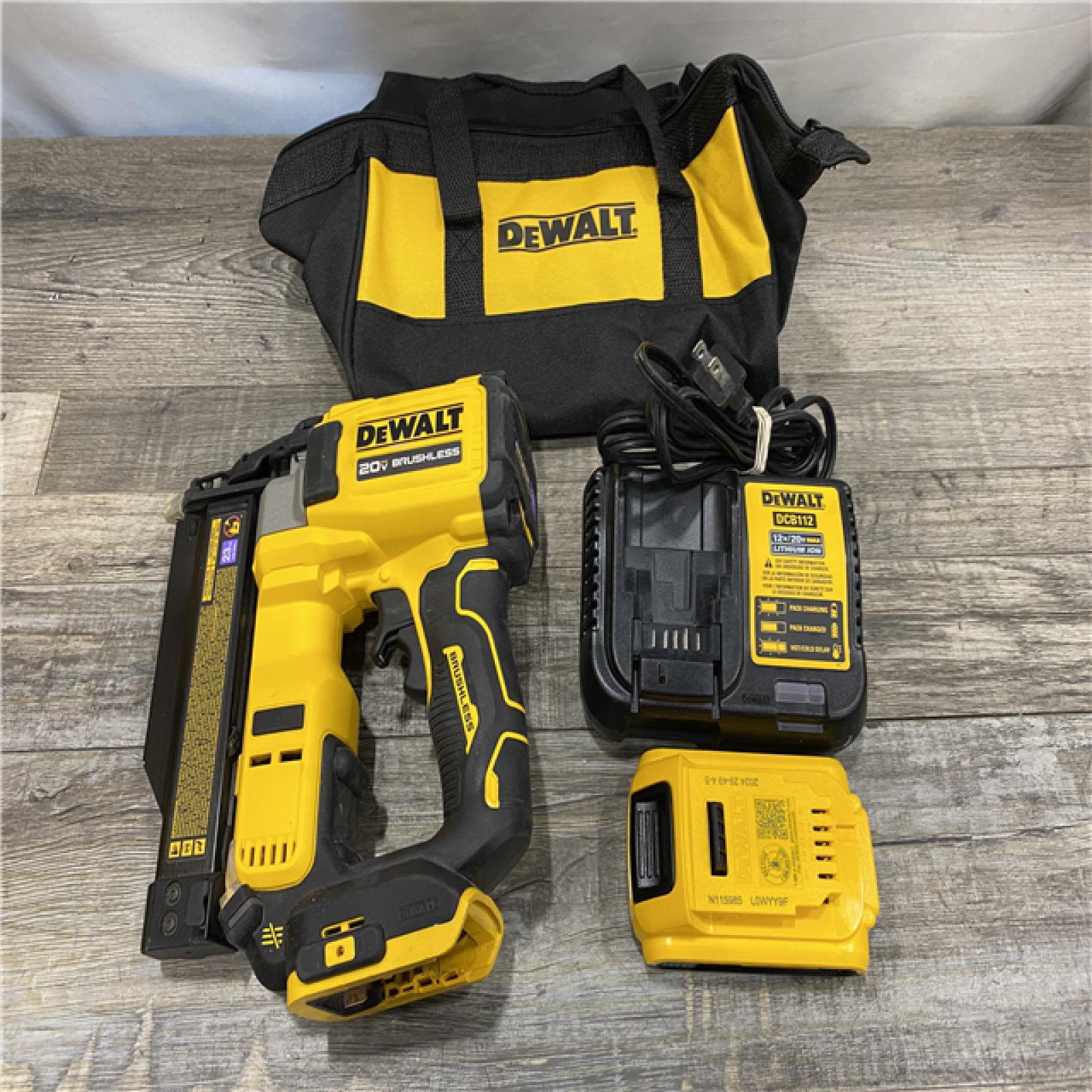 AS-IS DEWALT ATOMIC 20V MAX Lithium Ion Cordless 23 Gauge Pin Nailer Kit