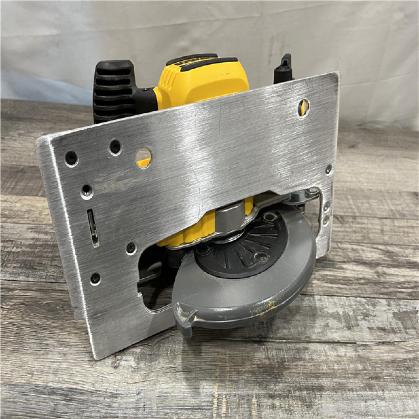 AS-IS DEWALT 20-Volt MAX 7-1/4 in. Cordless Circular Saw (Tool Only)