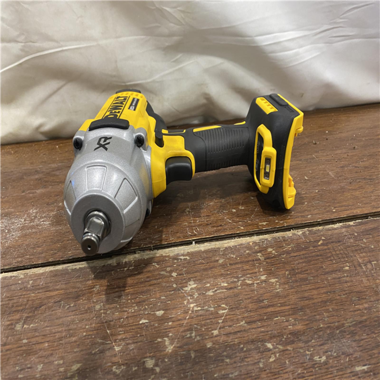 AS-IS Dewalt 20V MAX Lithium-Ion Cordless 1/2 in. Impact Wrench Kit