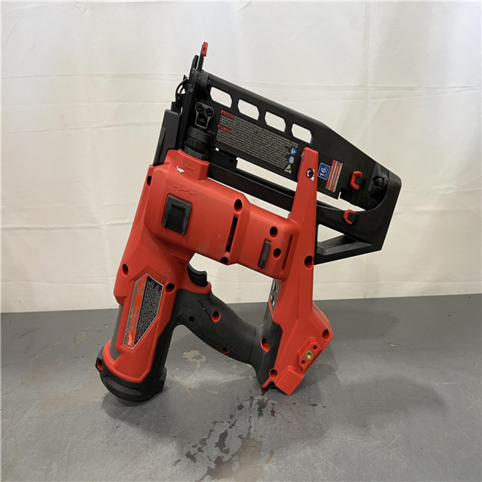 AS-IS - MILWAUKEE M18 FUEL 18-Volt Lithium-Ion Brushless Cordless Gen ll 16-Gauge Straight Finish Nailer
