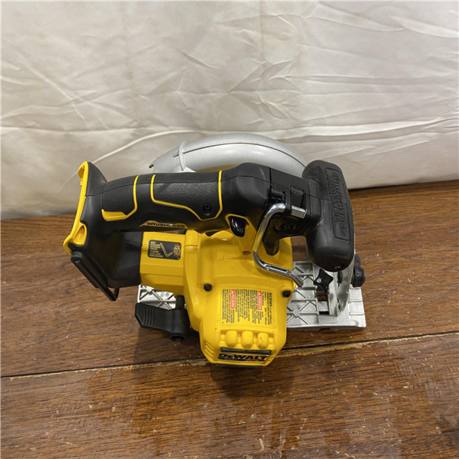 AS-IS DeWALT DCS565B 20V Max Brushless 6.5   Cordless Circular Saw
