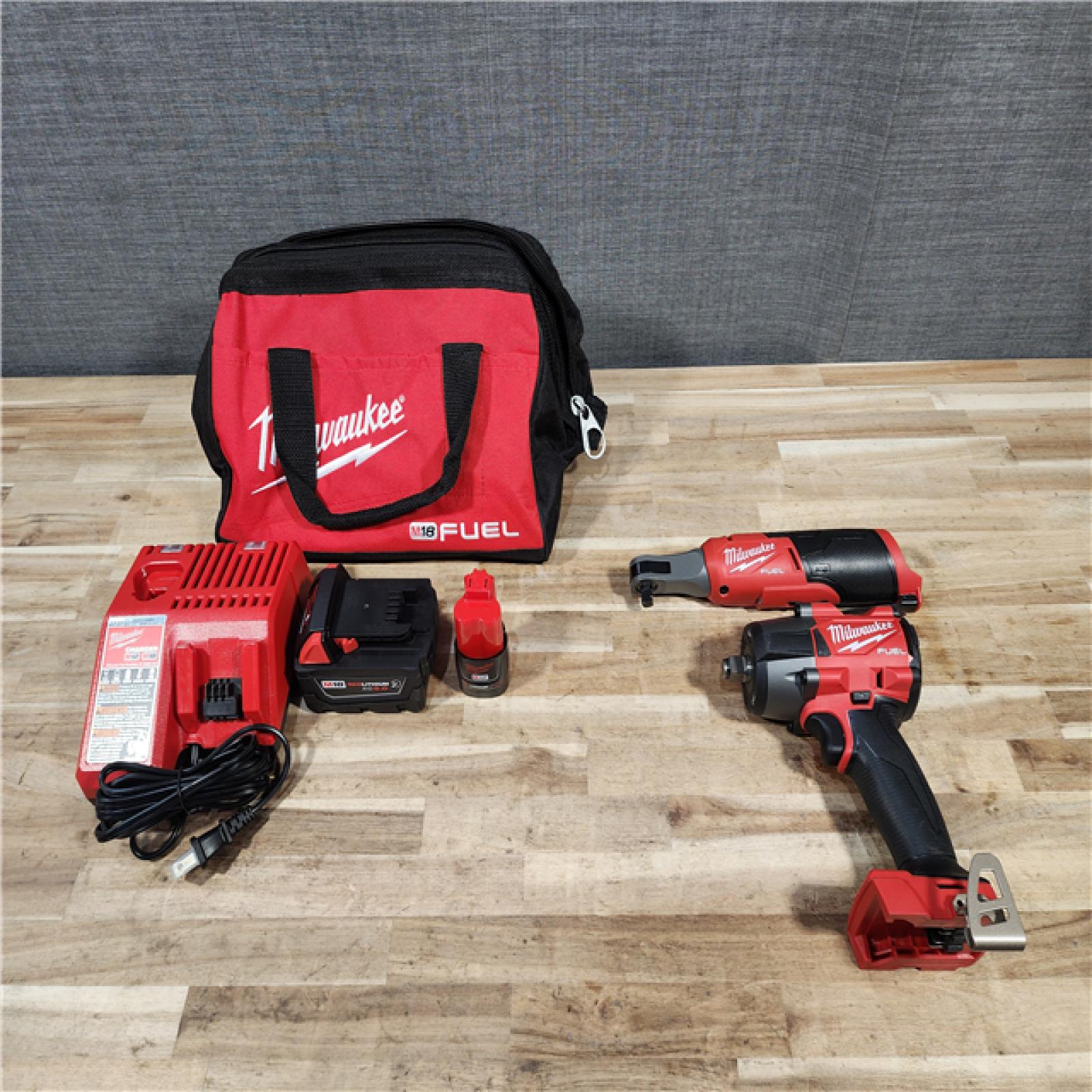 HOUSTON LOCATION - AS-IS MILWAUKEE 2 TOOL COMBO KIT W/ (2) BATTERY & CHARGER