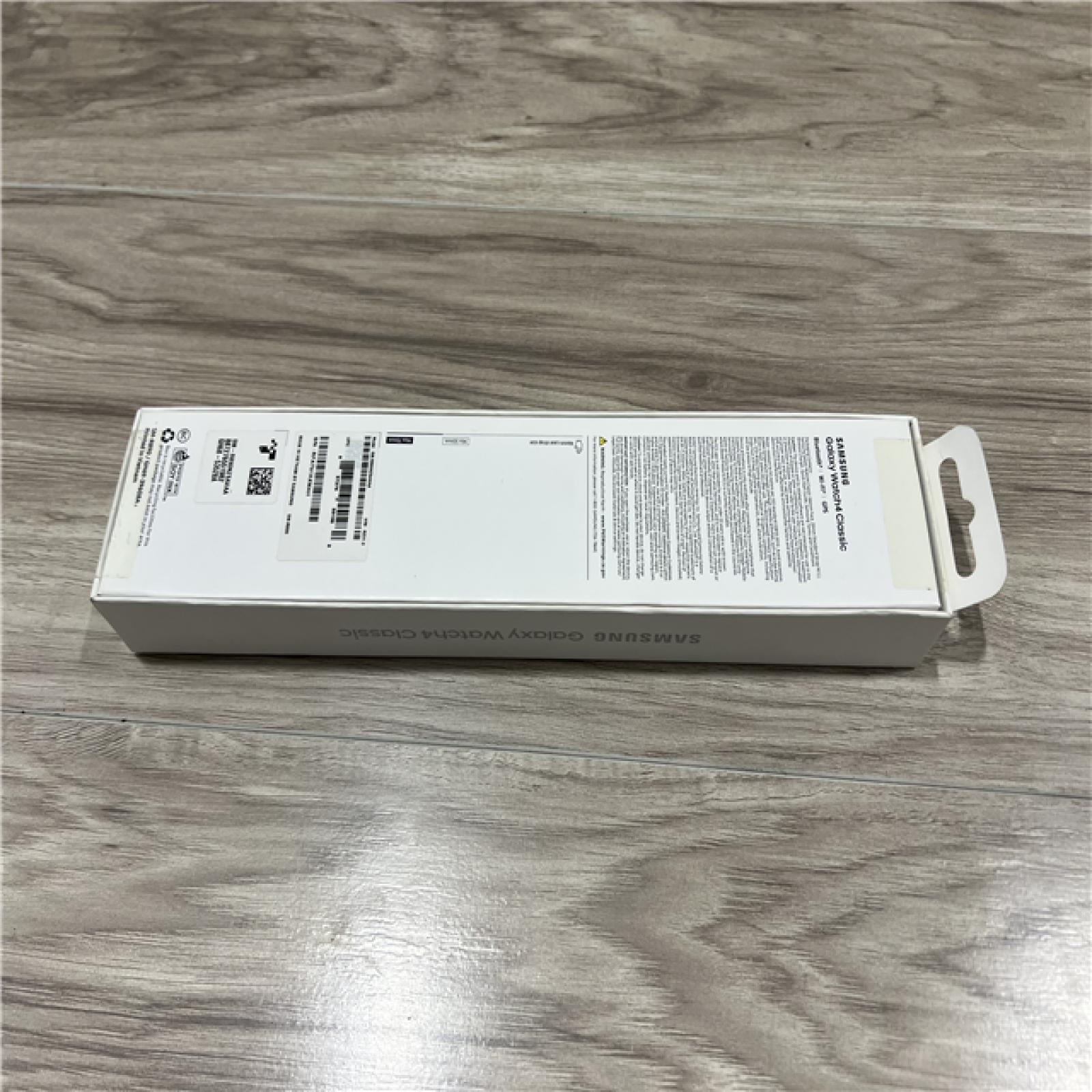 Samsung - Galaxy Watch4 Classic Stainless Steel Smartwatch 46mm BT - Silver