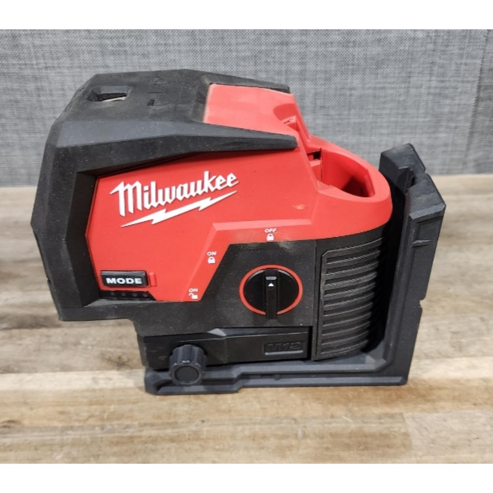 HOUSTON LOCATION - AS-IS Milwaukee Green 125 Ft. Cross Line and Plumb Points Laser Level Kit