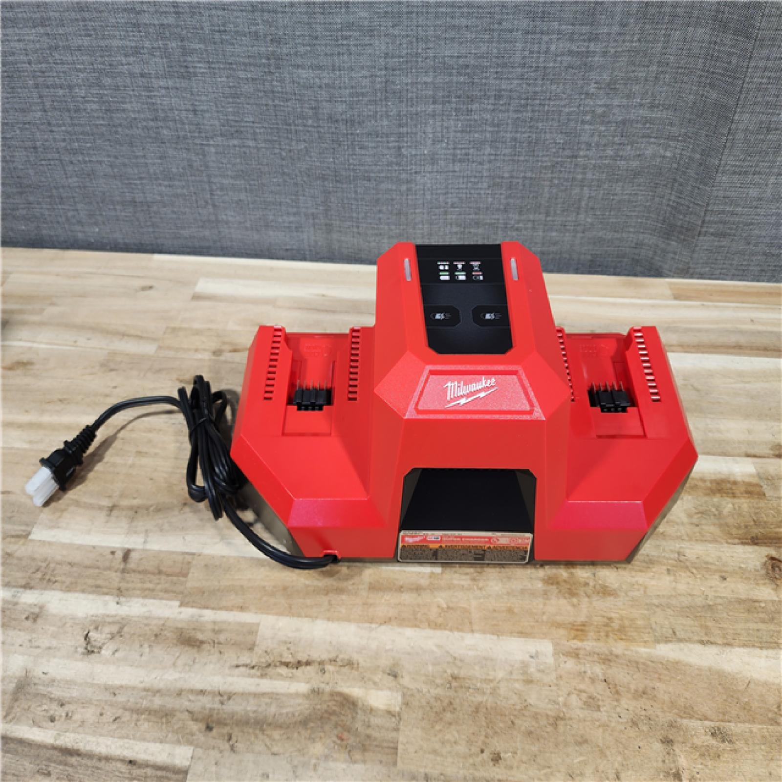 HOUSTON LOCATION - AS-IS (APPEARS LIKE NEW) Milwaukee M18 18V Dual Bay Simultaneous Super Charger (CHARGER ONLY)
