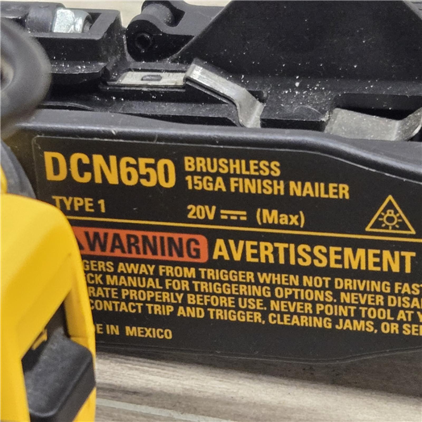 AS-IS DeWalt 15 GA ANGLED FINISH NAILER KIT