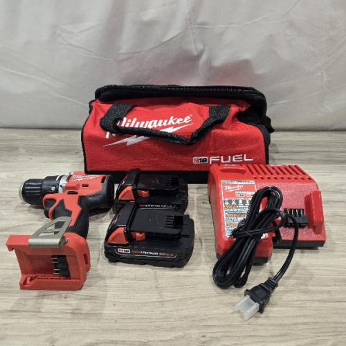 AS-IS Milwaukee 3601-22CT M18 18V Drill/Driver Kit