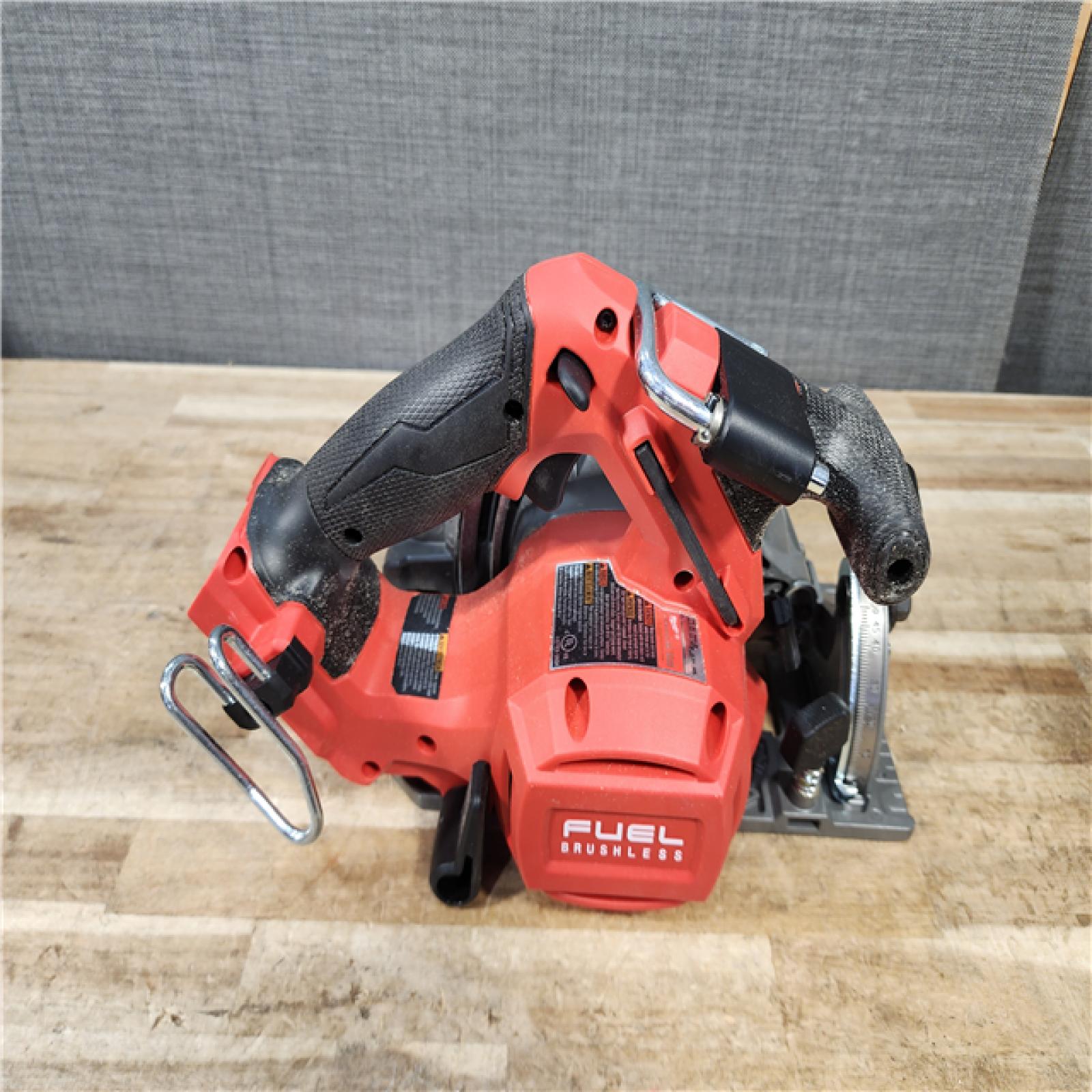 HOUSTON LOCATION - AS - IS Milwaukee FUEL 18V Lithium-Ion Brushless Cordless 6-1/2 in. Circular Saw (Tool-Only)