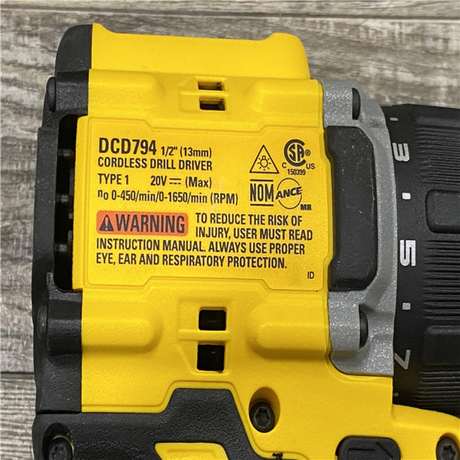 AS-IS DEWALT ATOMIC 20-Volt MAX Lithium-Ion Cordless Combo Kit