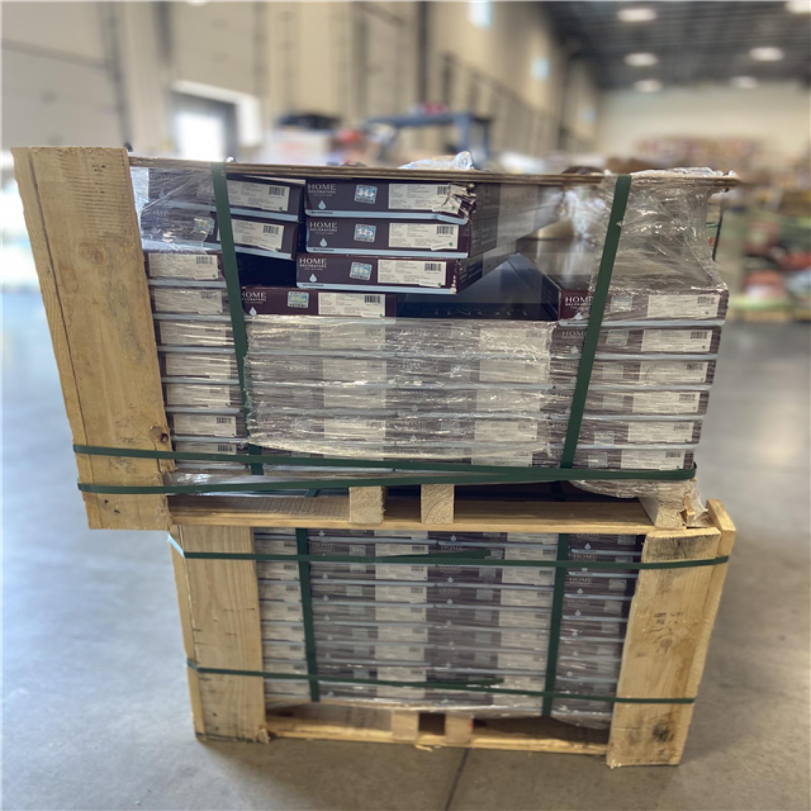 DALLAS LOCATION - Home Decorators Collection Pelican 12 MIL x 7 in. W x 48 in. L Waterproof Click Lock Luxury Vinyl Plank Flooring (23.8 sq.ft./Case) - 65 UNITS