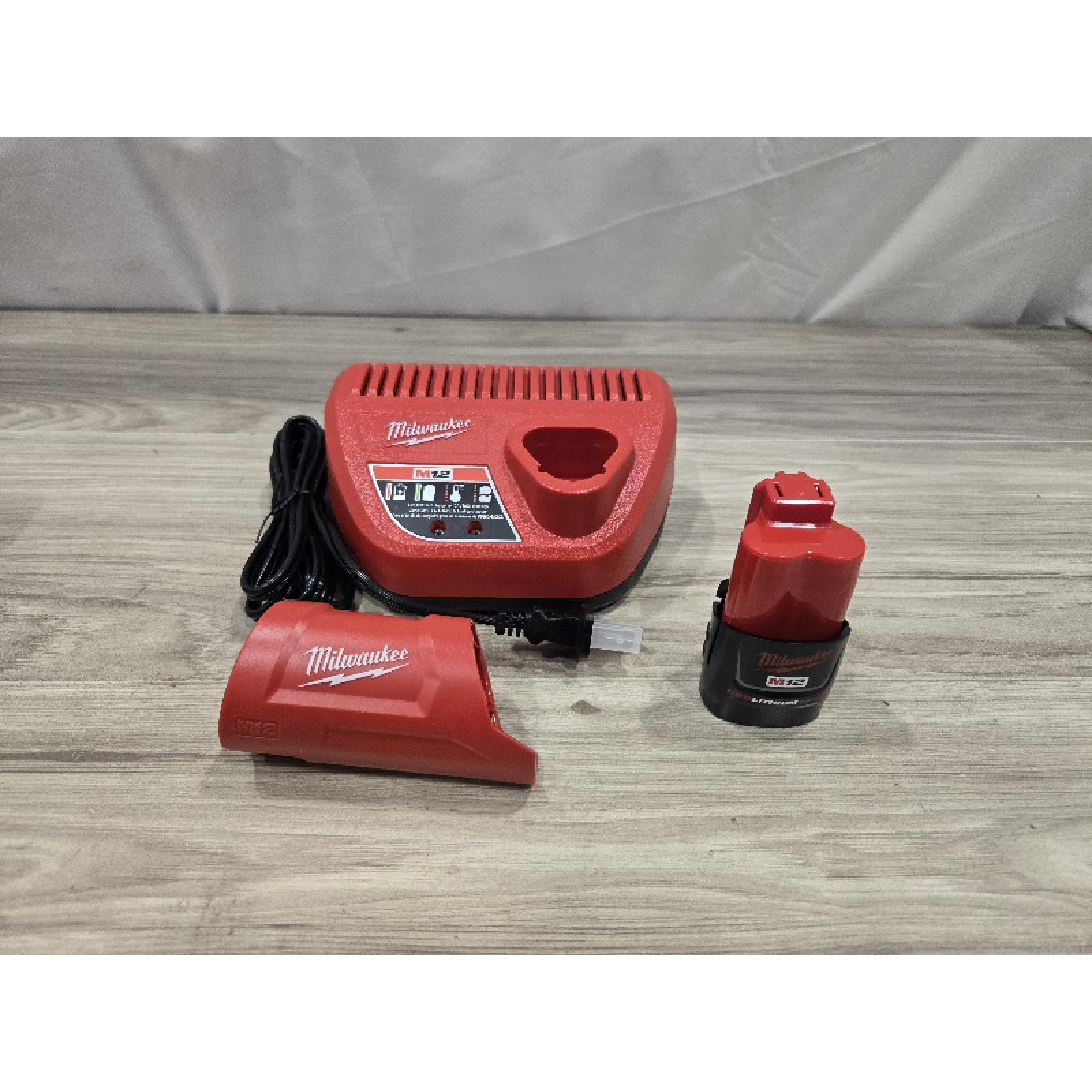 AS-IS Milwaukee Black Large M12 Heated Axis Vest Kit