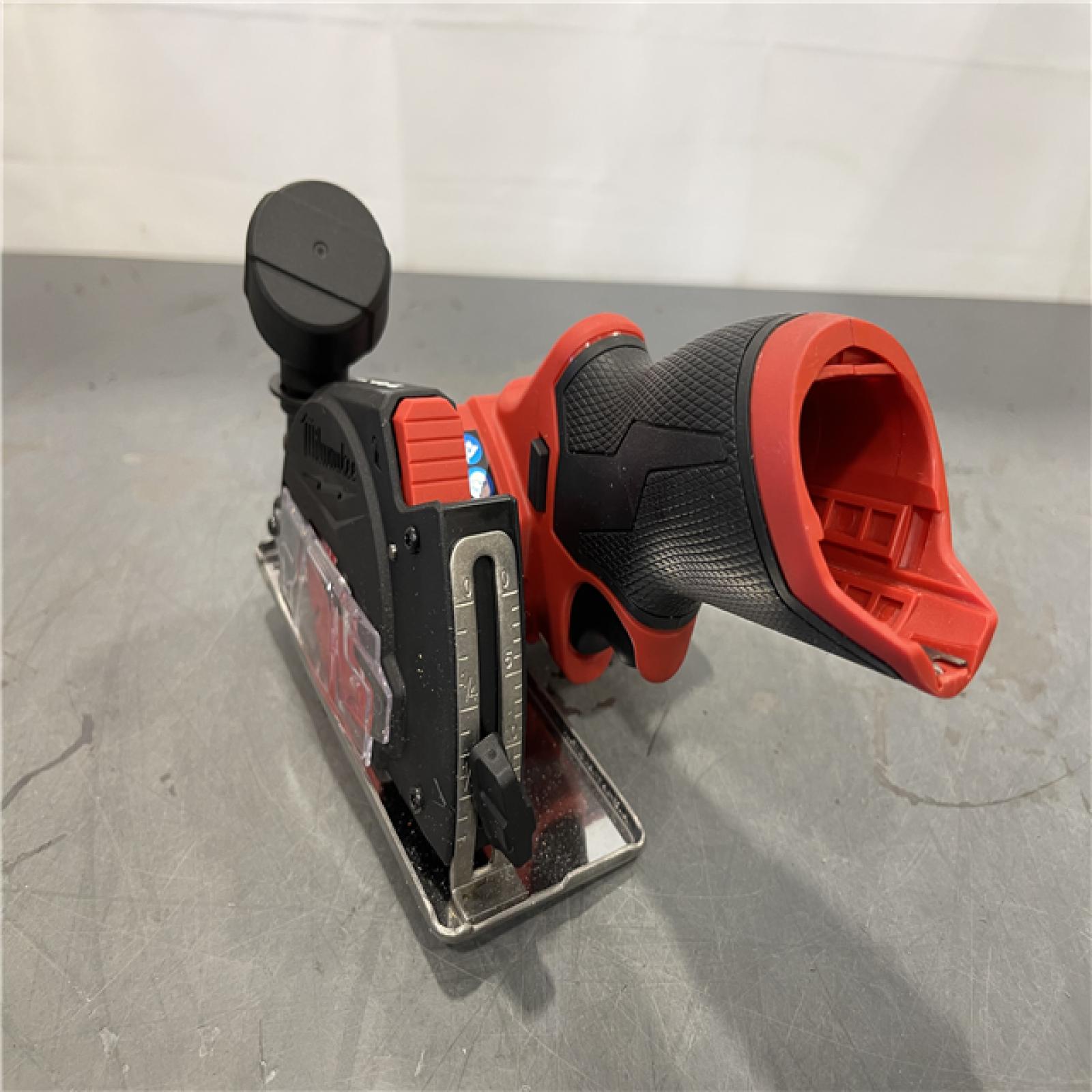 AS-IS - Milwaukee M12 FUEL 12V Lithium-Ion Brushless Cordless 3 in. Cut Off Saw