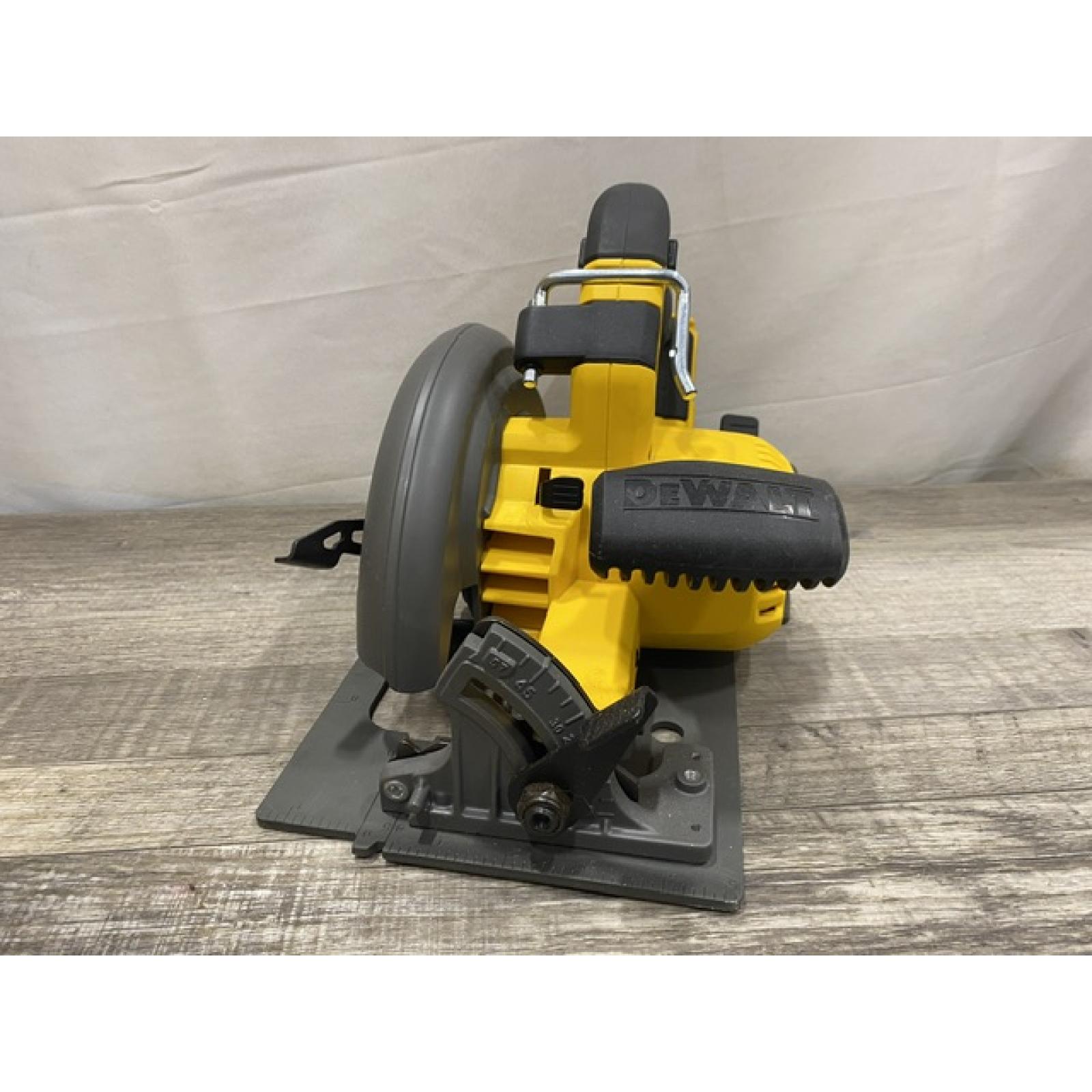 AS-IS DEWALT FLEXVOLT 60V MAX Cordless Brushless 7-1/4 in. Circular Saw with Brake (Tool Only)