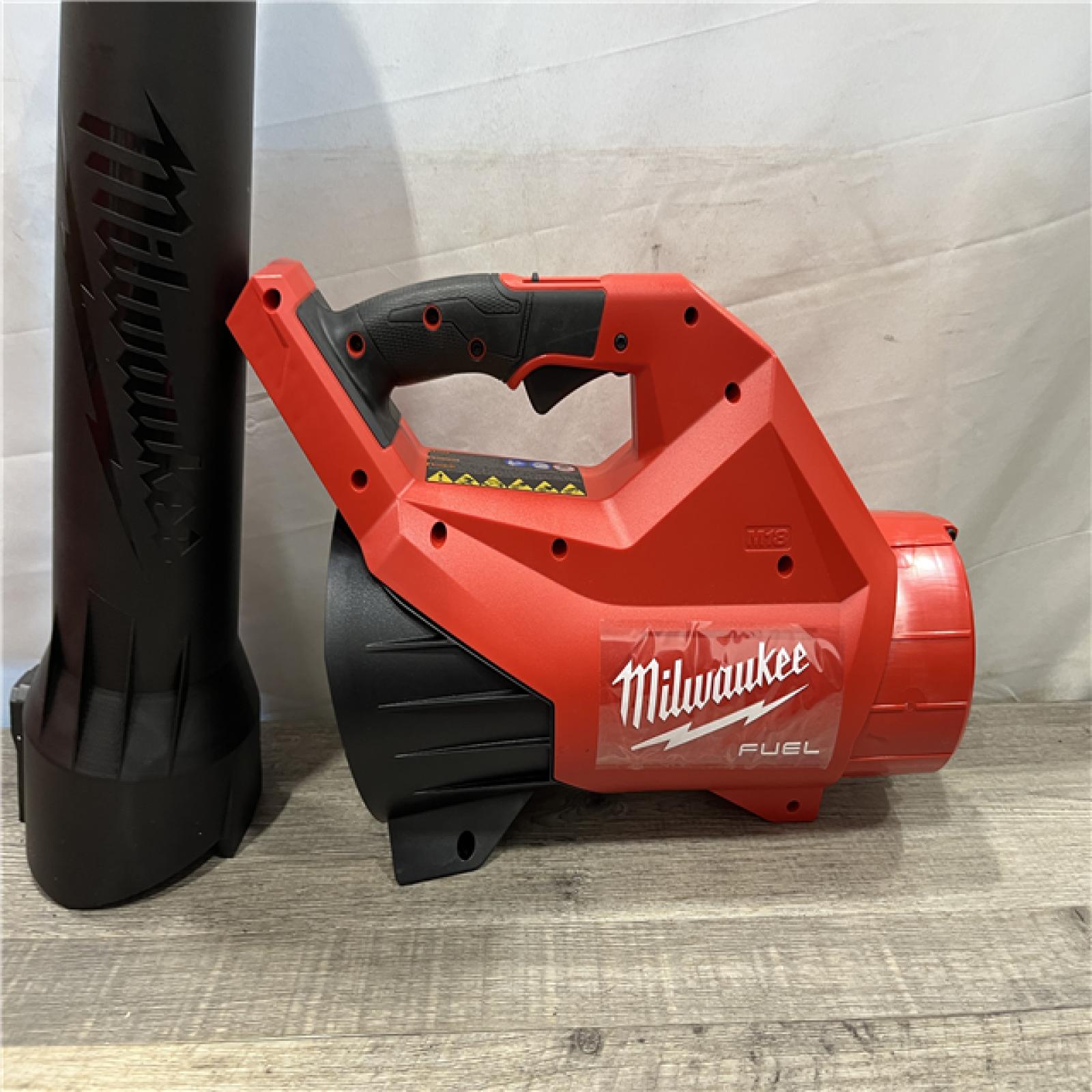 AS-IS Milwaukee FUEL 120 MPH 500 CFM 18V Brushless Cordless Battery Powered Leaf Blower Kit