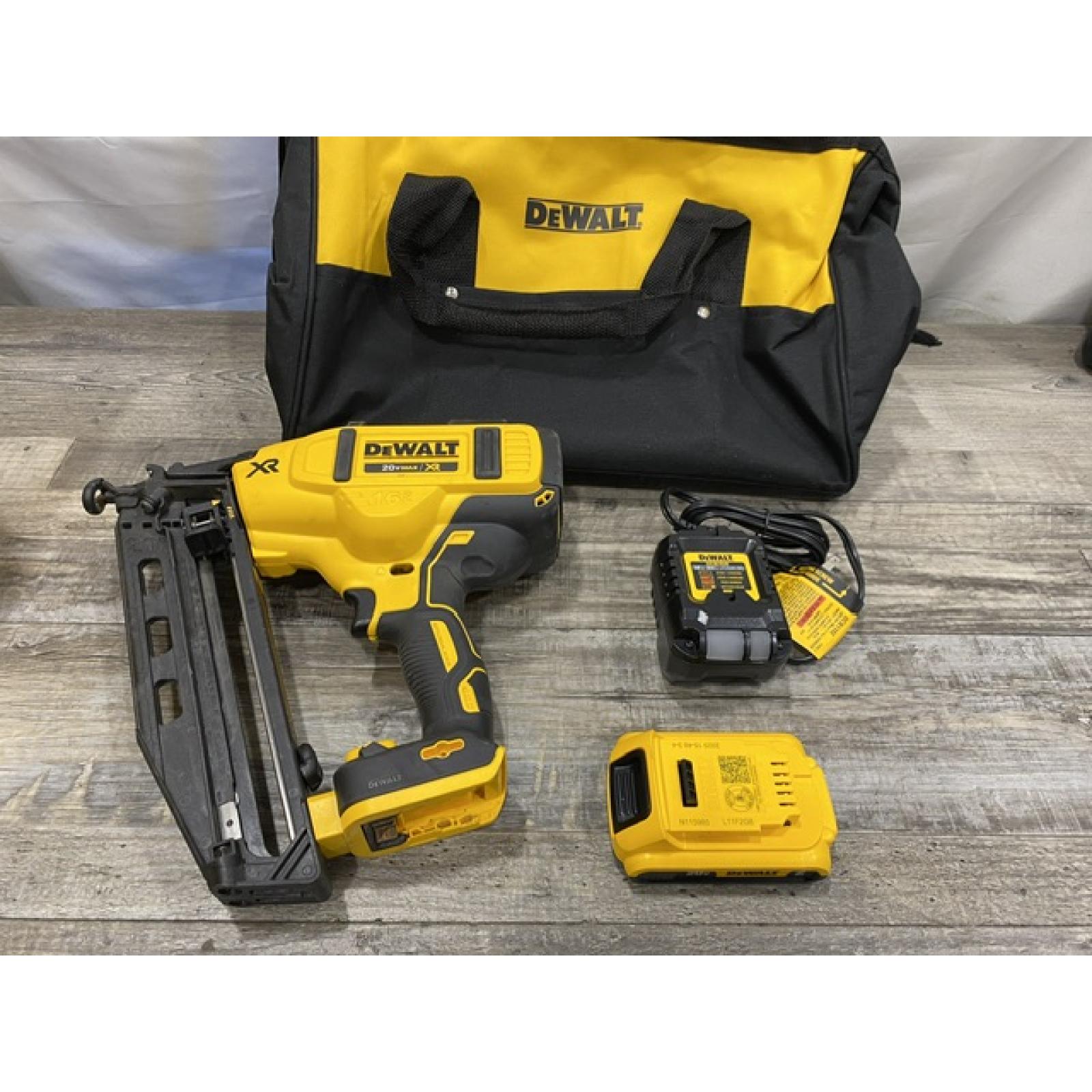 AS-IS DEWALT 20V MAX XR 16-Gauge Electric Cordless Angled Finishing Nailer Kit